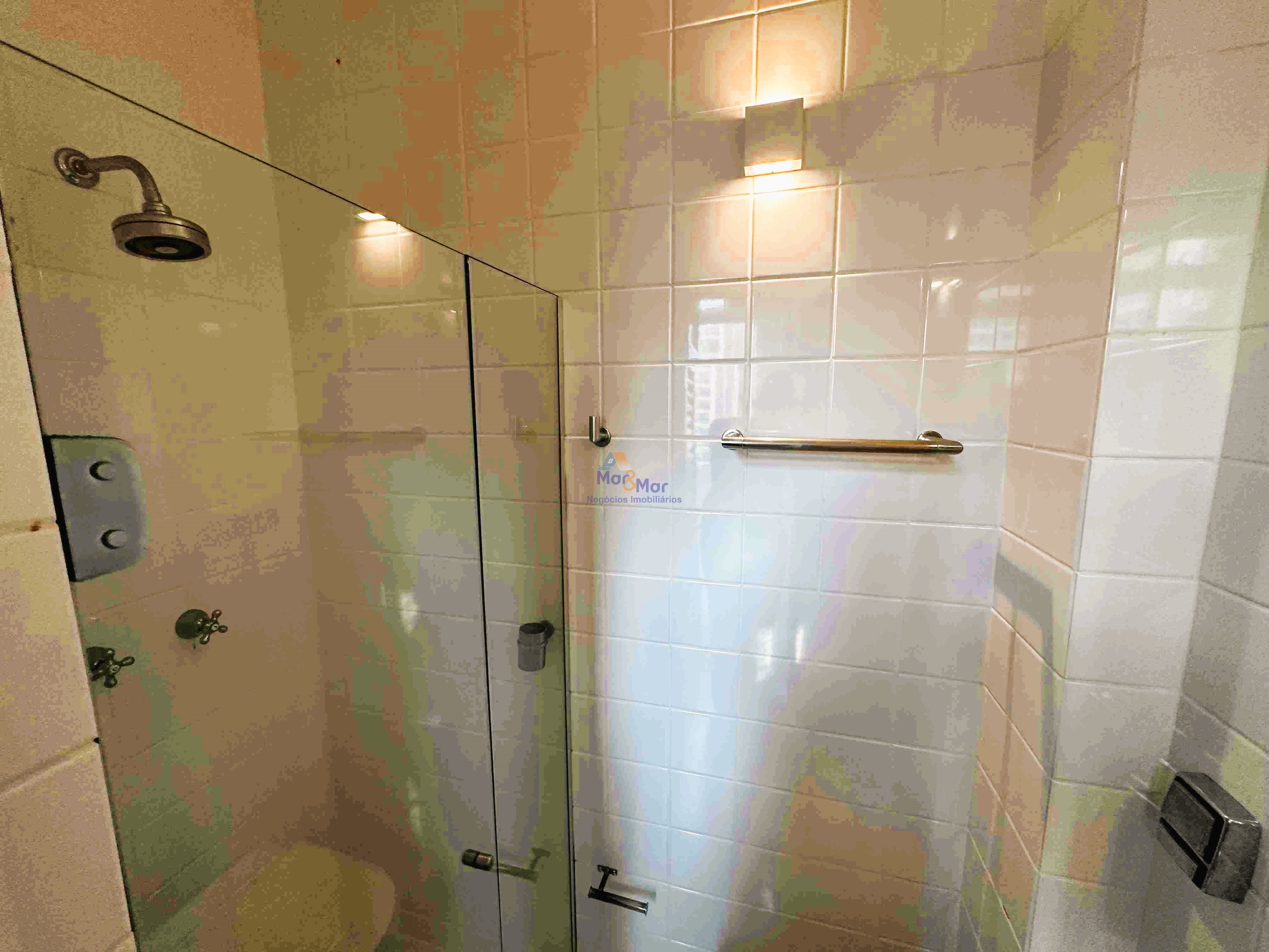 Apartamento Frente ao Mar nas Pitangueiras, Guarujá - SP
