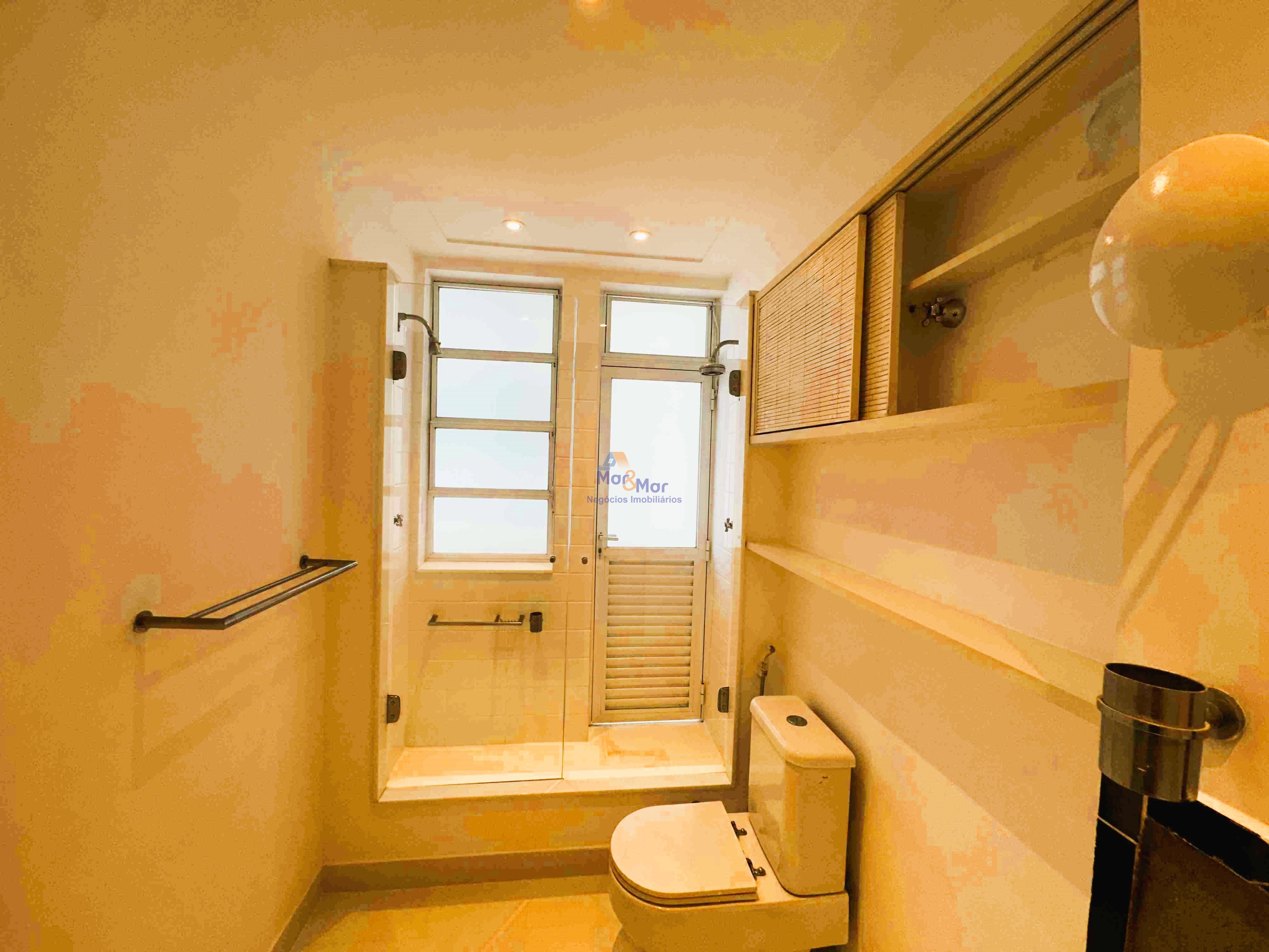 Apartamento Frente ao Mar nas Pitangueiras, Guarujá - SP