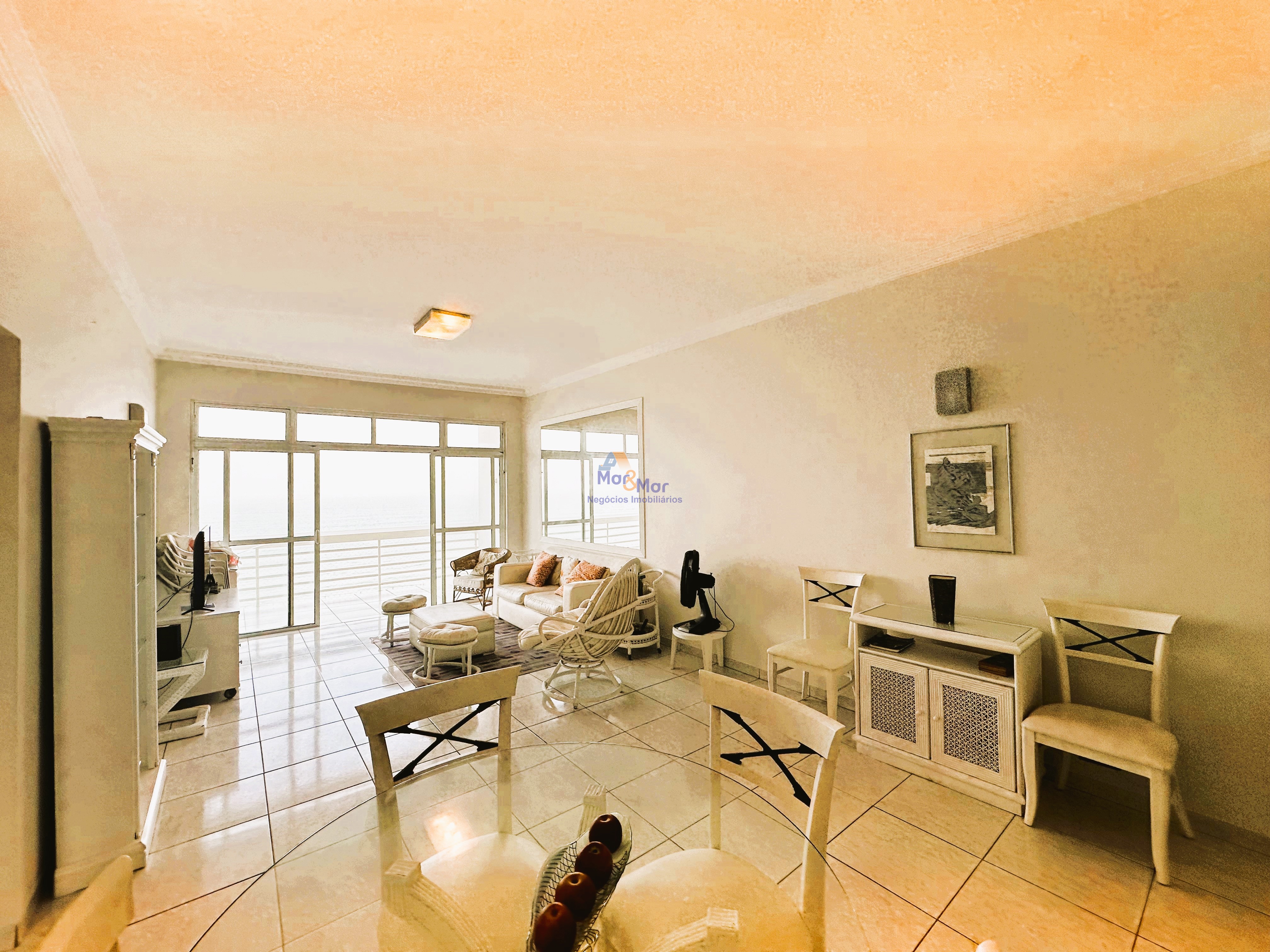 Apartamento Frente ao Mar nas Pitangueiras, Guarujá - SP
