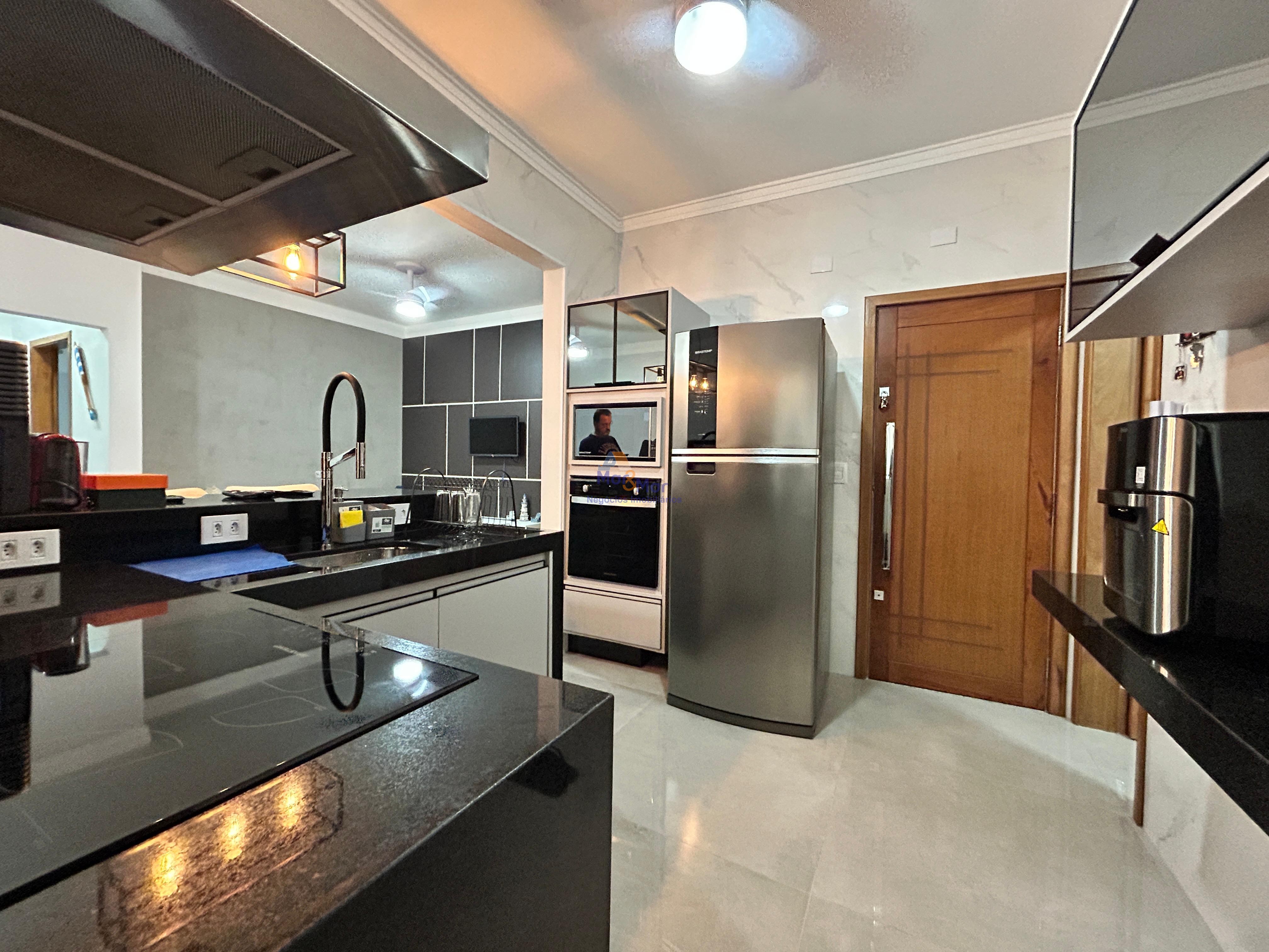 Apartamento na Praia das Pitangueiras, Guarujá - SP