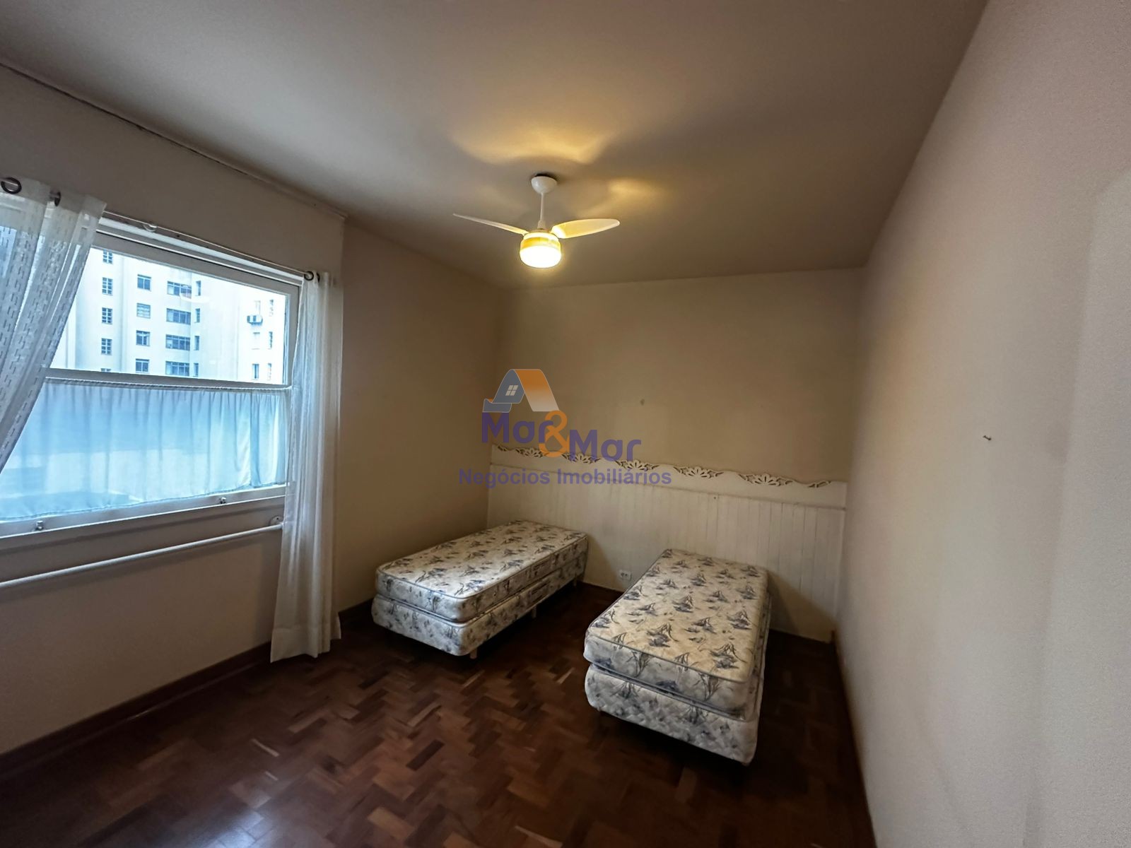 Apartamento na Praia das Pitangueiras, Guarujá - SP