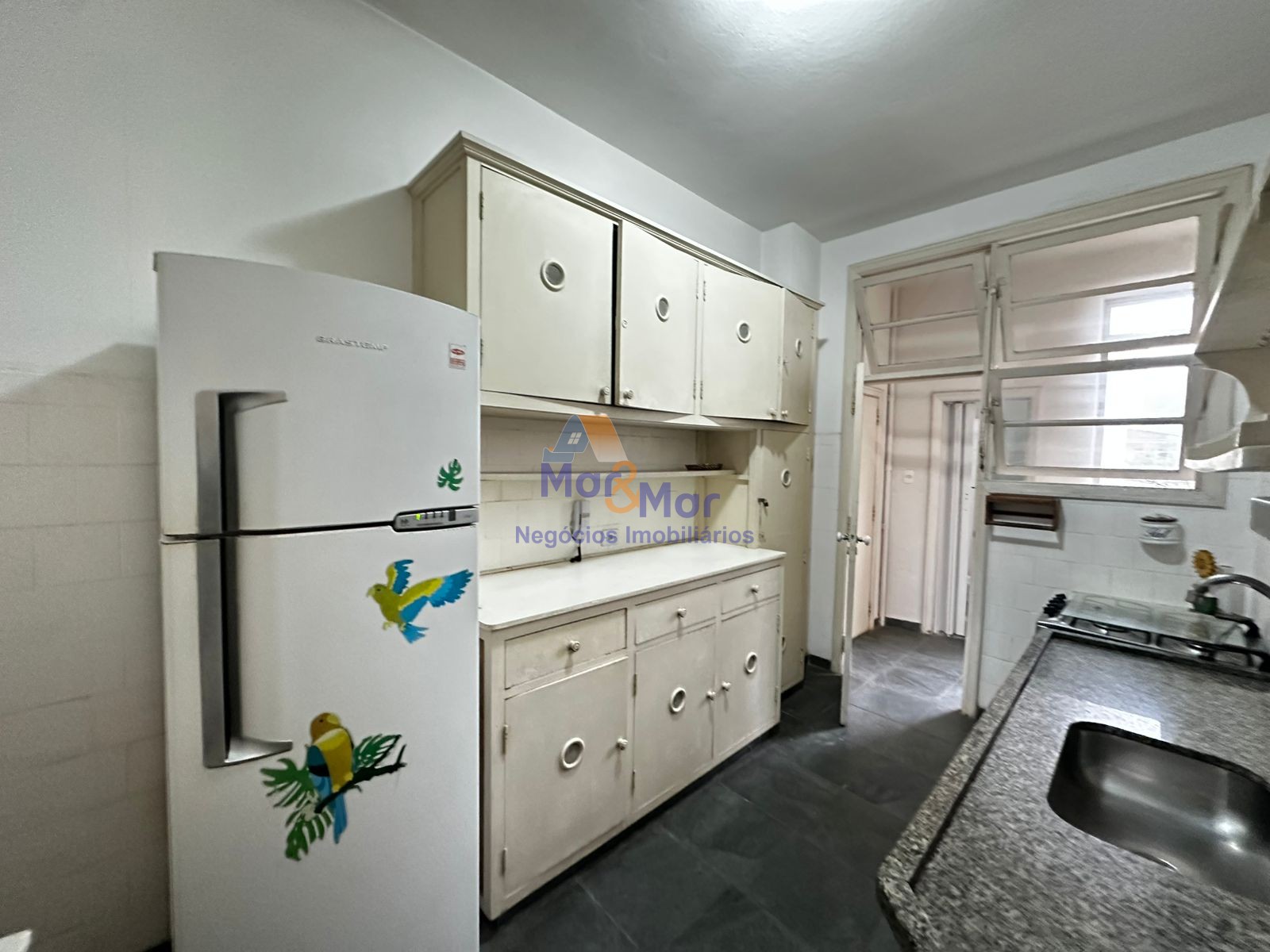 Apartamento na Praia das Pitangueiras, Guarujá - SP