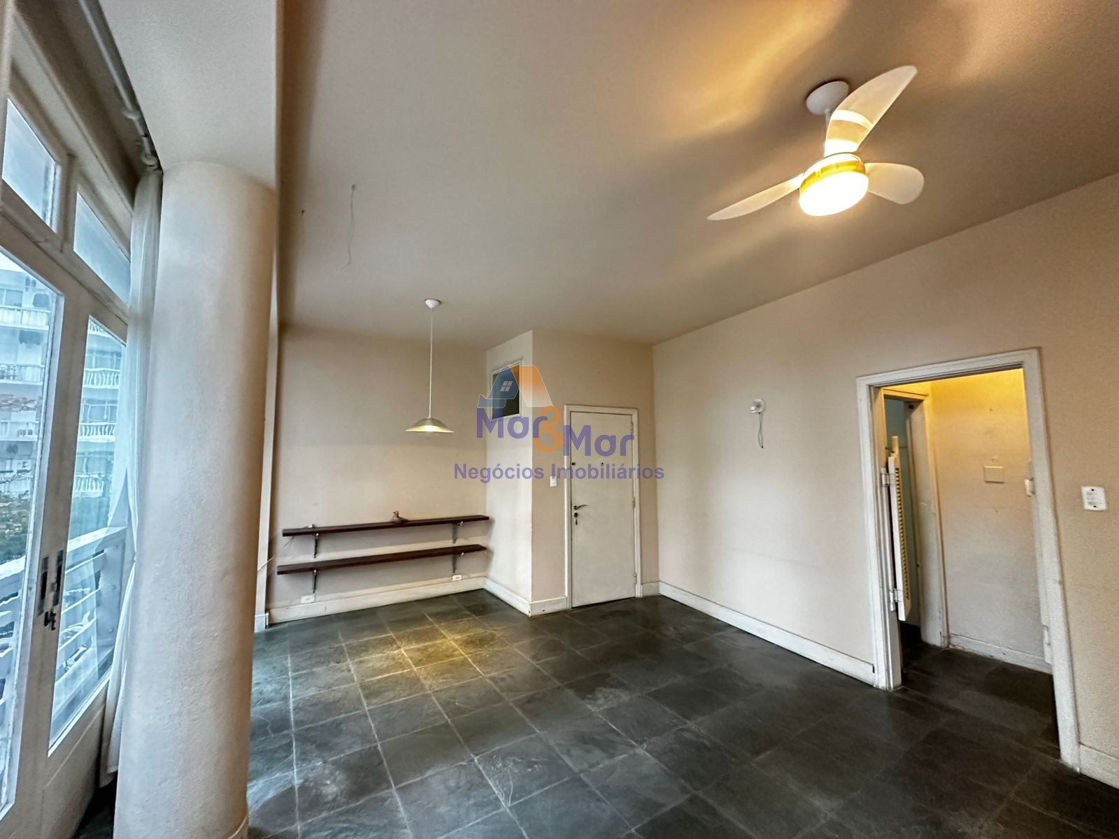 Apartamento na Praia das Pitangueiras, Guarujá - SP