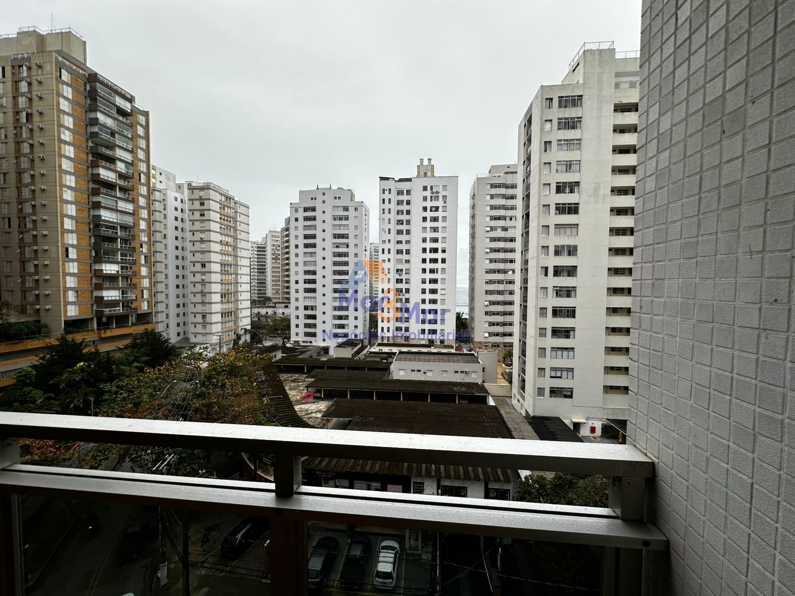 Apartamento na Praia das Pitangueiras, Guarujá - SP