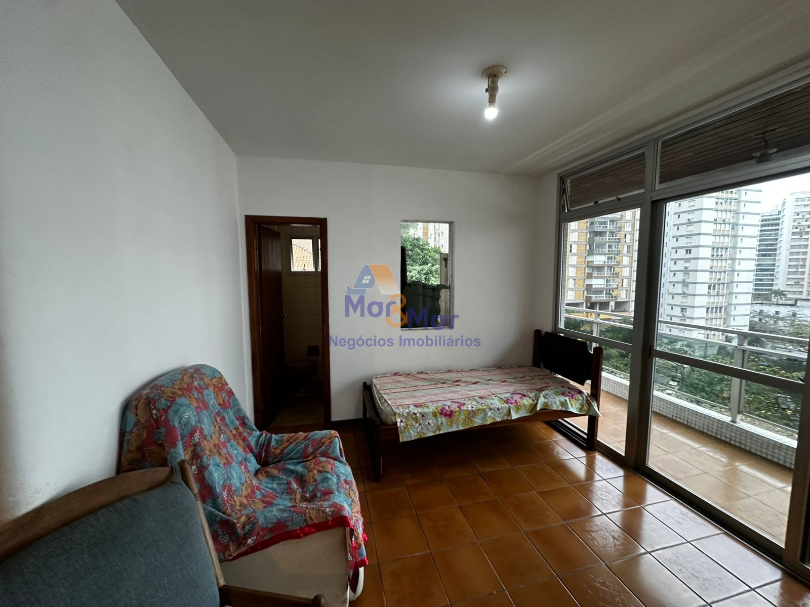 Apartamento na Praia das Pitangueiras, Guarujá - SP