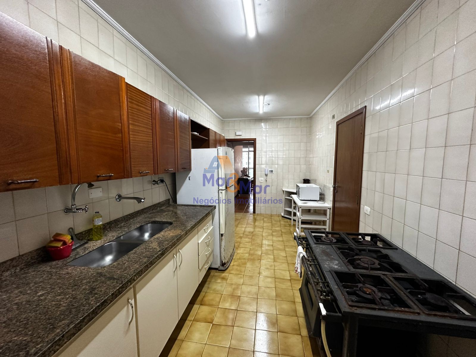 Apartamento na Praia das Pitangueiras, Guarujá - SP