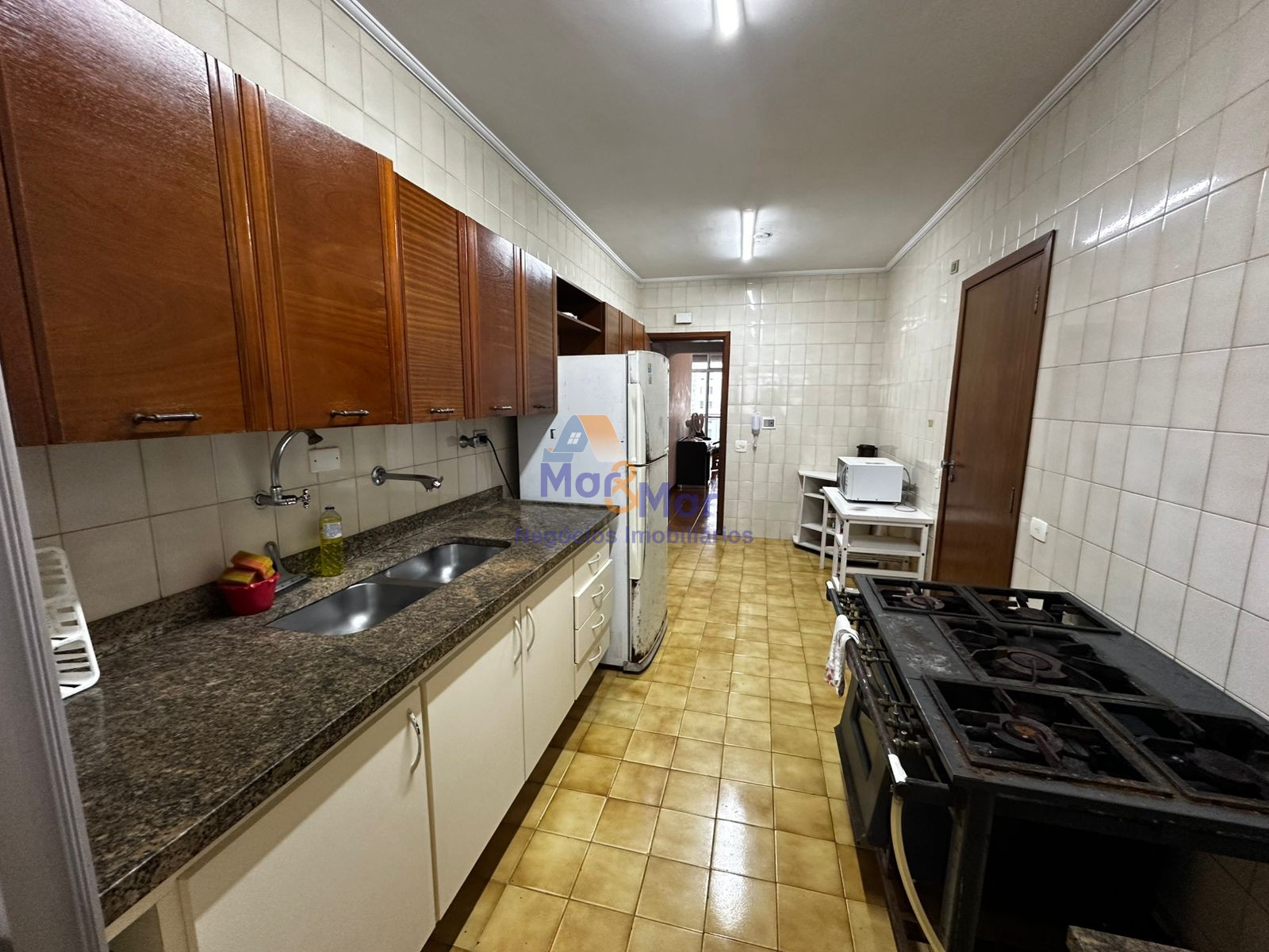 Apartamento na Praia das Pitangueiras, Guarujá - SP