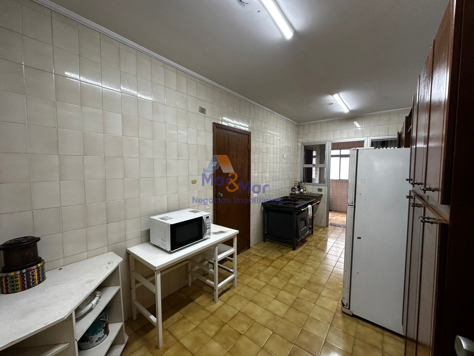 Apartamento na Praia das Pitangueiras, Guarujá - SP