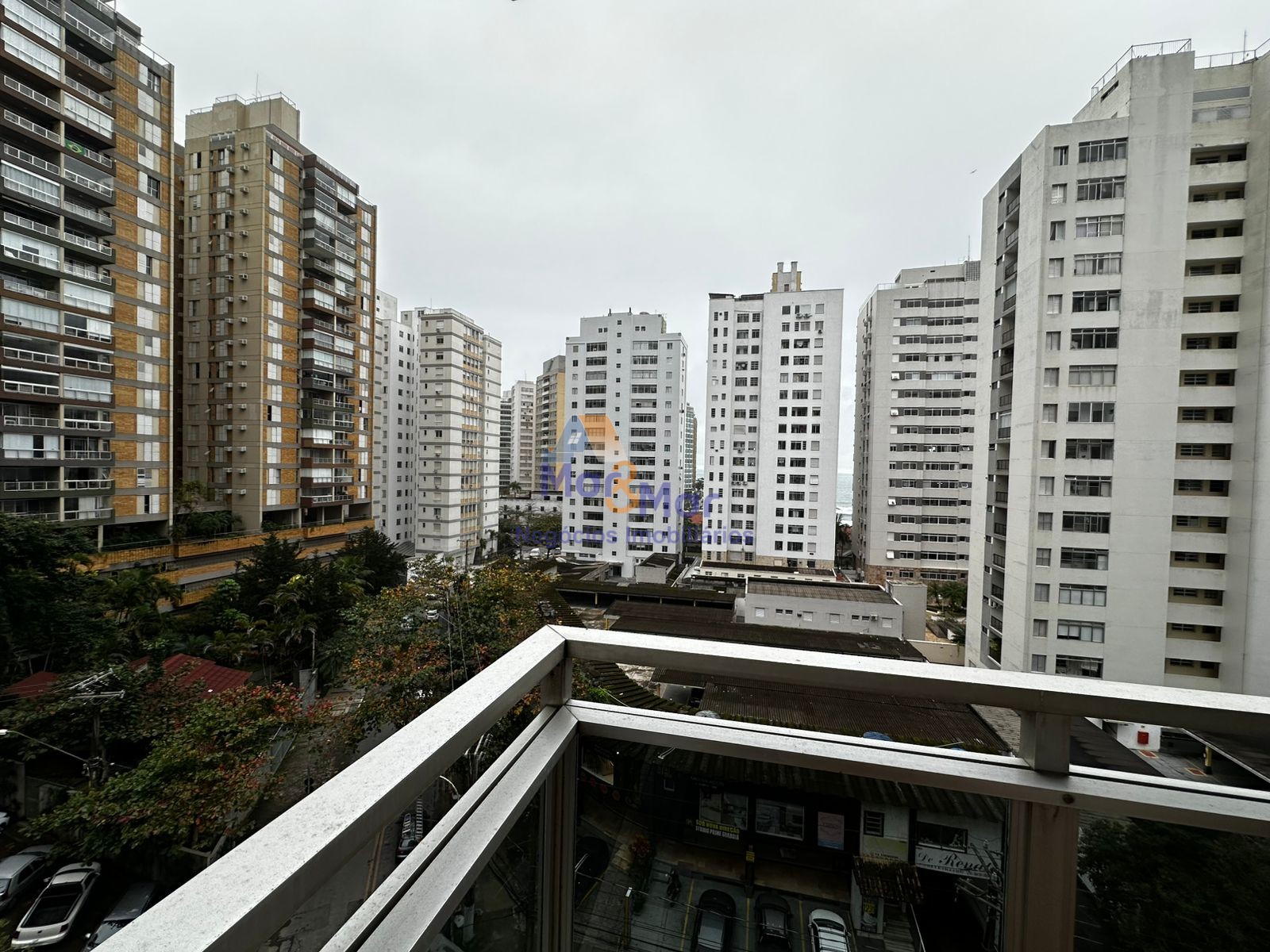 Apartamento na Praia das Pitangueiras, Guarujá - SP