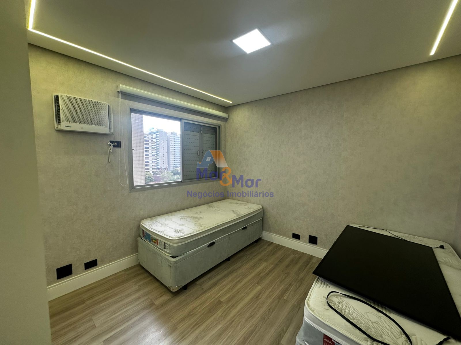 Apartamento na Praia das Pitangueiras, Guarujá - SP
