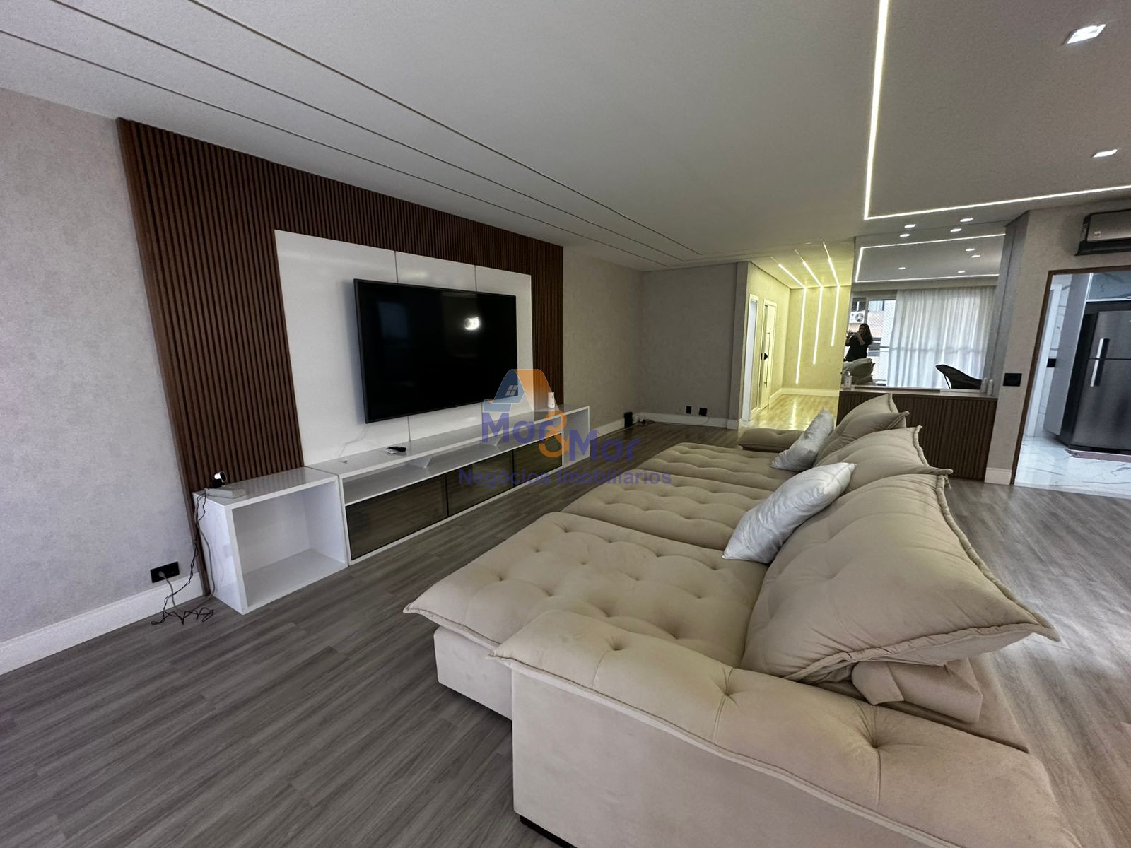 Apartamento na Praia das Pitangueiras, Guarujá - SP