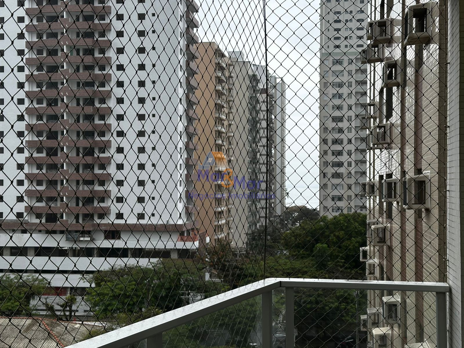 Apartamento na Praia das Pitangueiras, Guarujá - SP