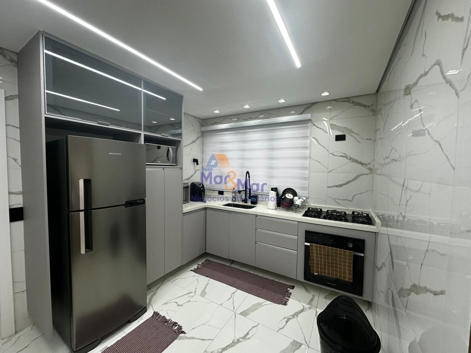 Apartamento na Praia das Pitangueiras, Guarujá - SP