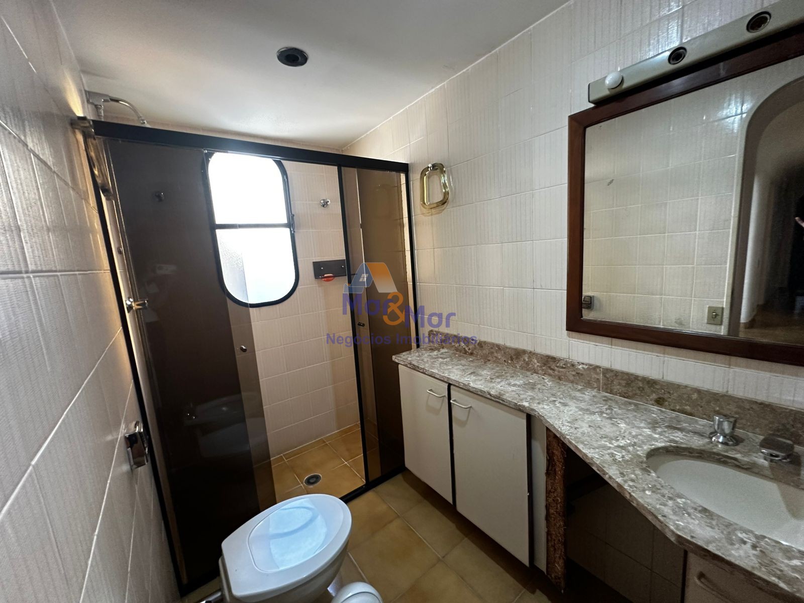 Apartamento na Praia das Pitangueiras, Guarujá - SP