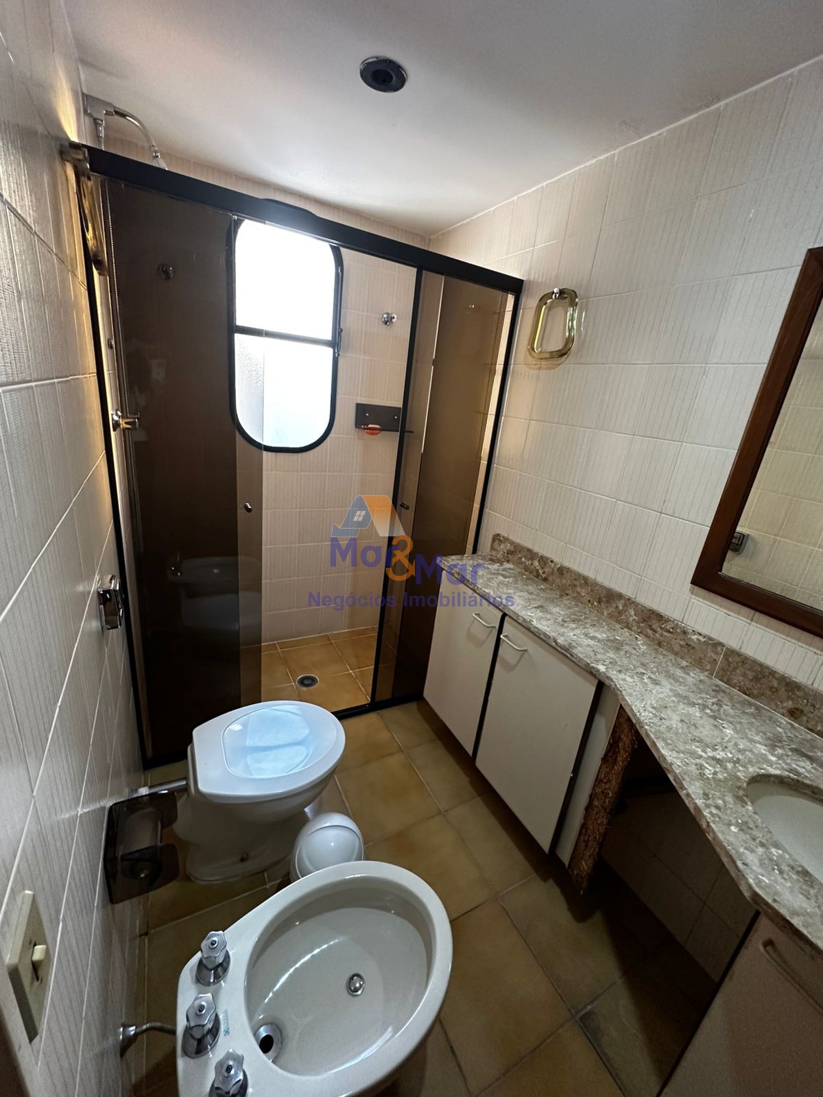 Apartamento na Praia das Pitangueiras, Guarujá - SP