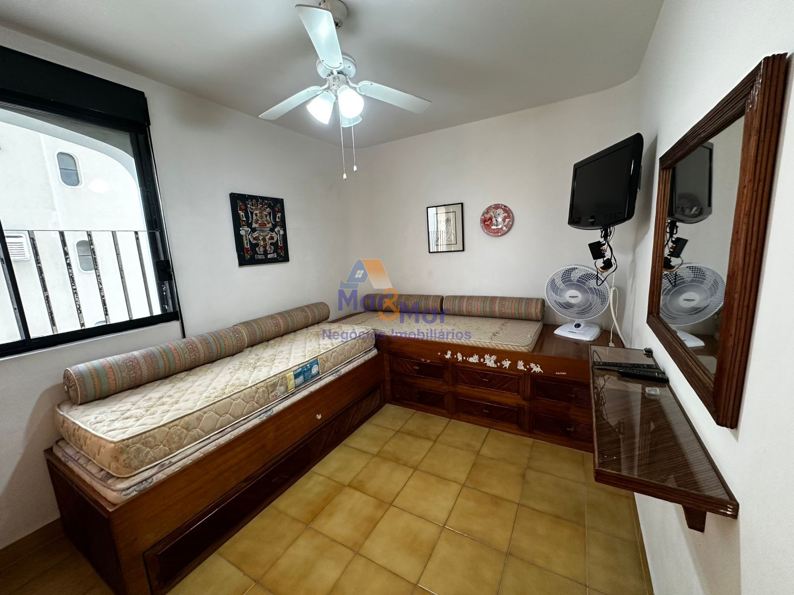 Apartamento na Praia das Pitangueiras, Guarujá - SP