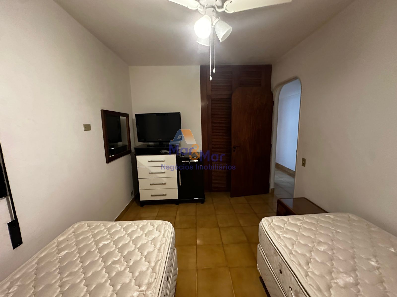Apartamento na Praia das Pitangueiras, Guarujá - SP