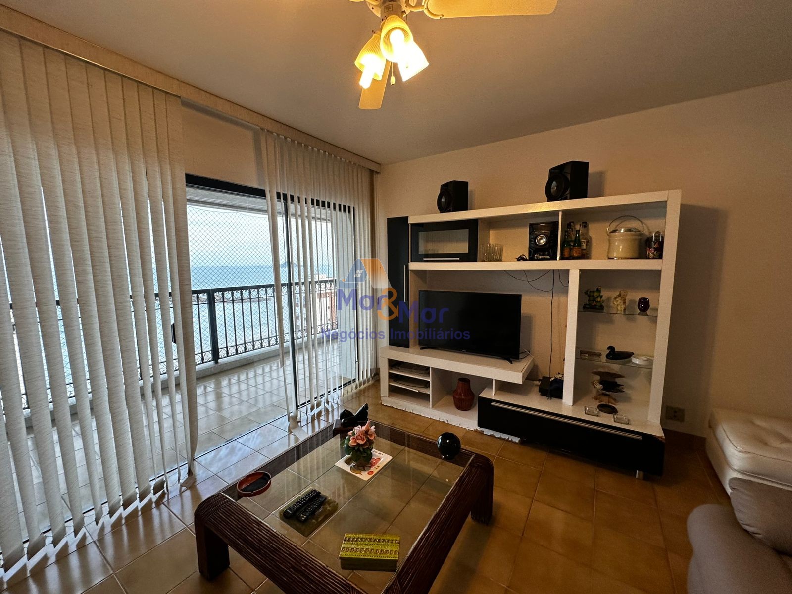 Apartamento na Praia das Pitangueiras, Guarujá - SP