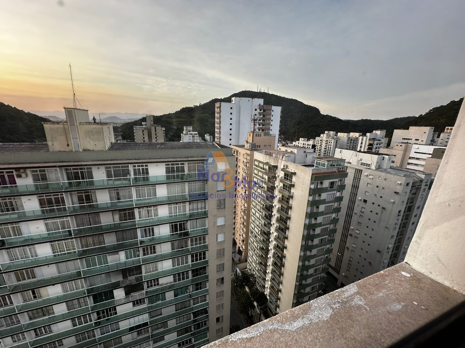 Apartamento na Praia das Pitangueiras, Guarujá - SP