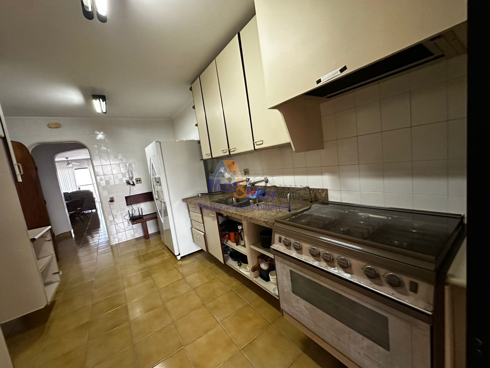 Apartamento na Praia das Pitangueiras, Guarujá - SP