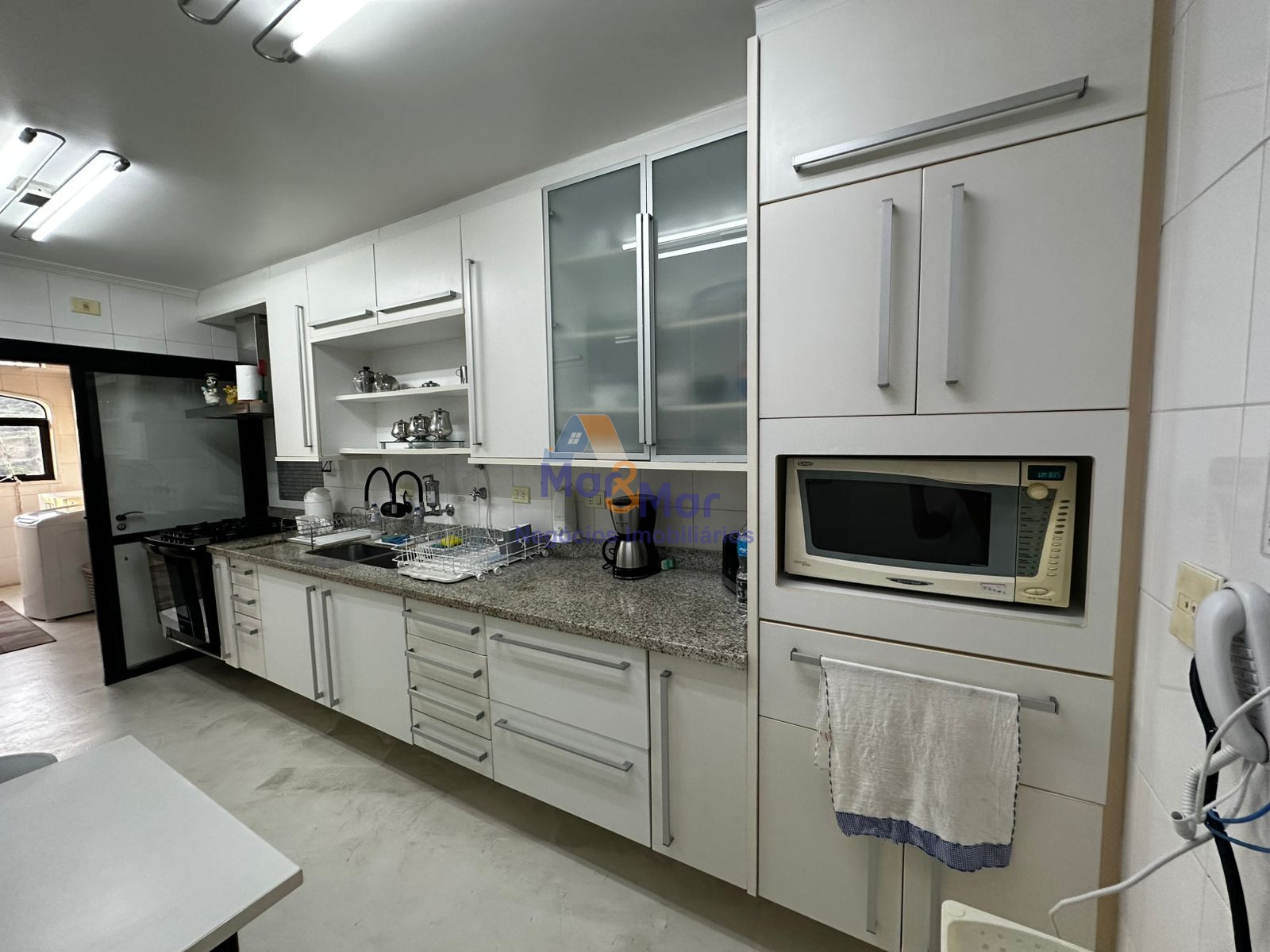 Apartamento na Praia das Pitangueiras, Guarujá - SP