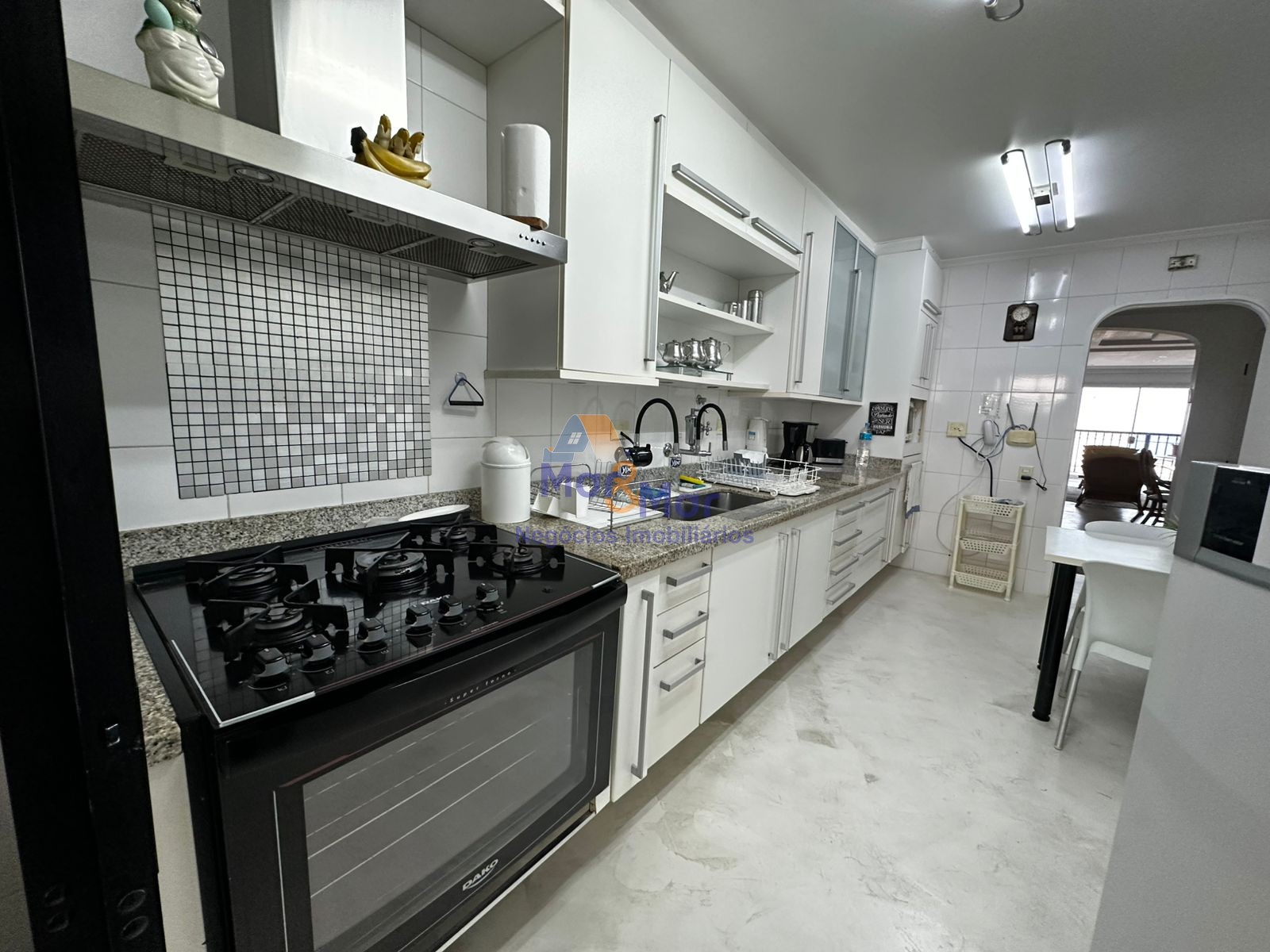 Apartamento na Praia das Pitangueiras, Guarujá - SP