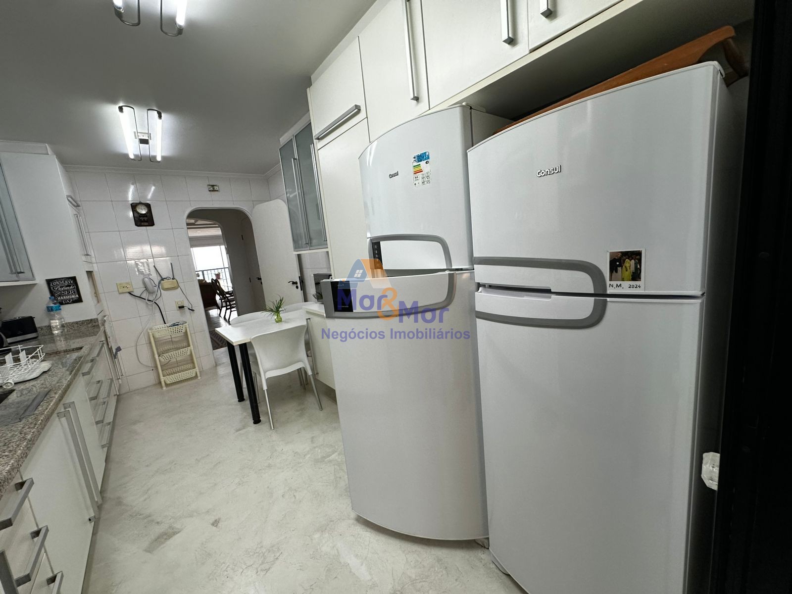 Apartamento na Praia das Pitangueiras, Guarujá - SP