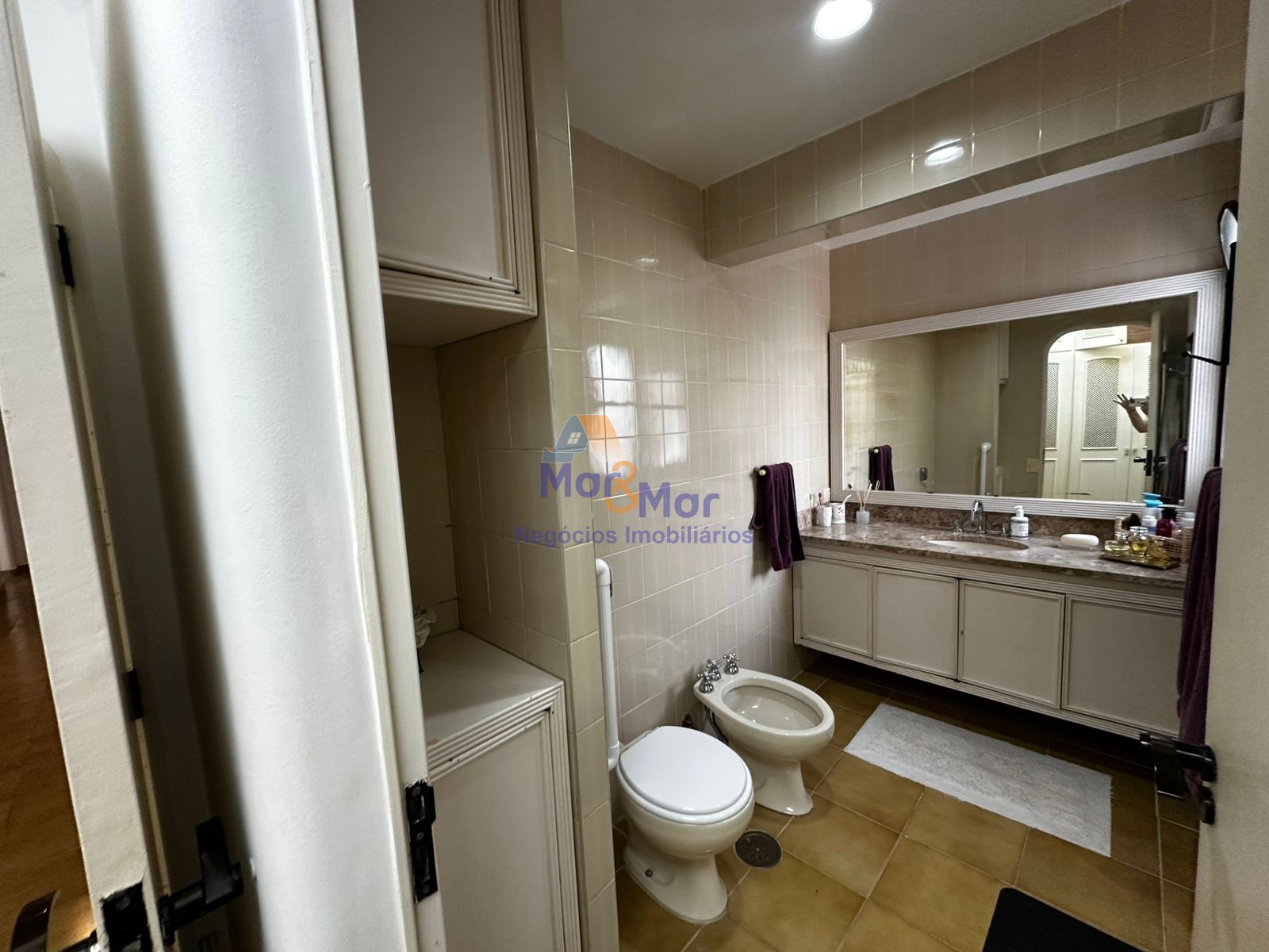 Apartamento na Praia das Pitangueiras, Guarujá - SP