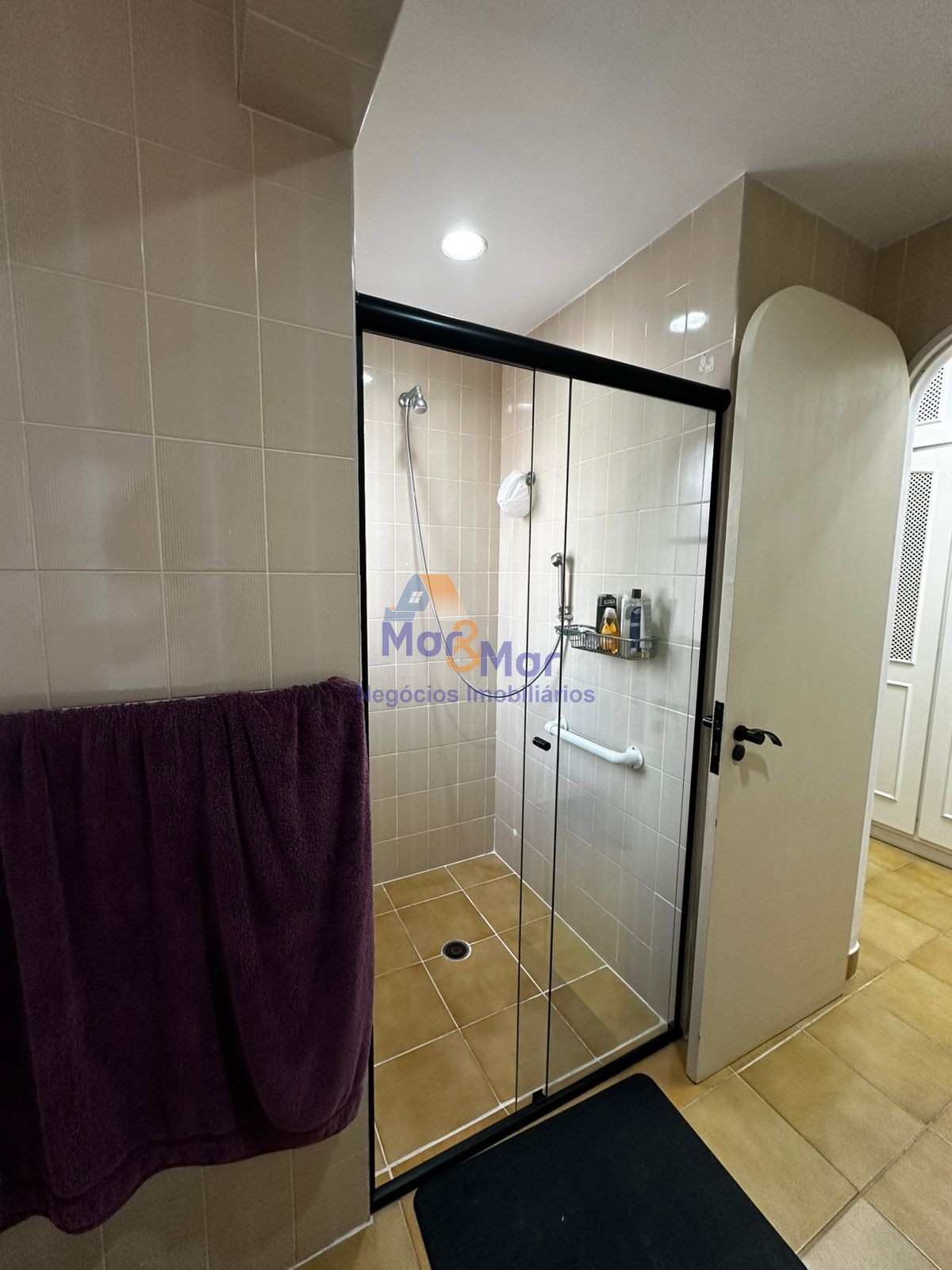 Apartamento na Praia das Pitangueiras, Guarujá - SP