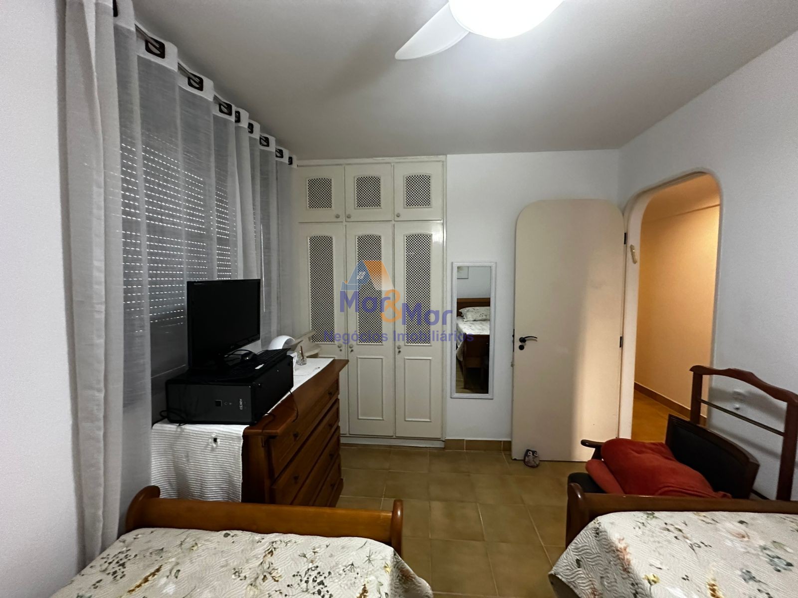 Apartamento na Praia das Pitangueiras, Guarujá - SP