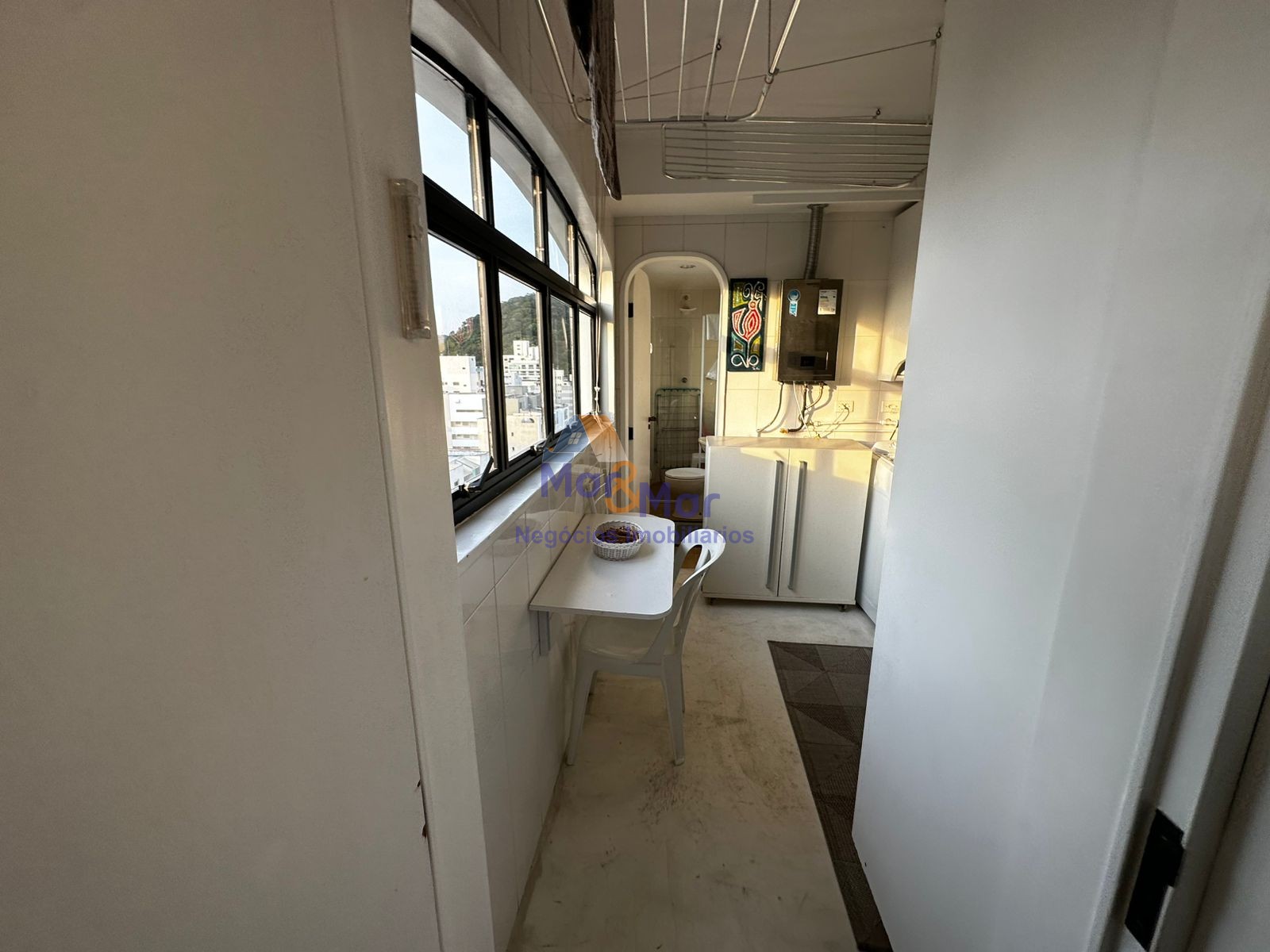 Apartamento na Praia das Pitangueiras, Guarujá - SP