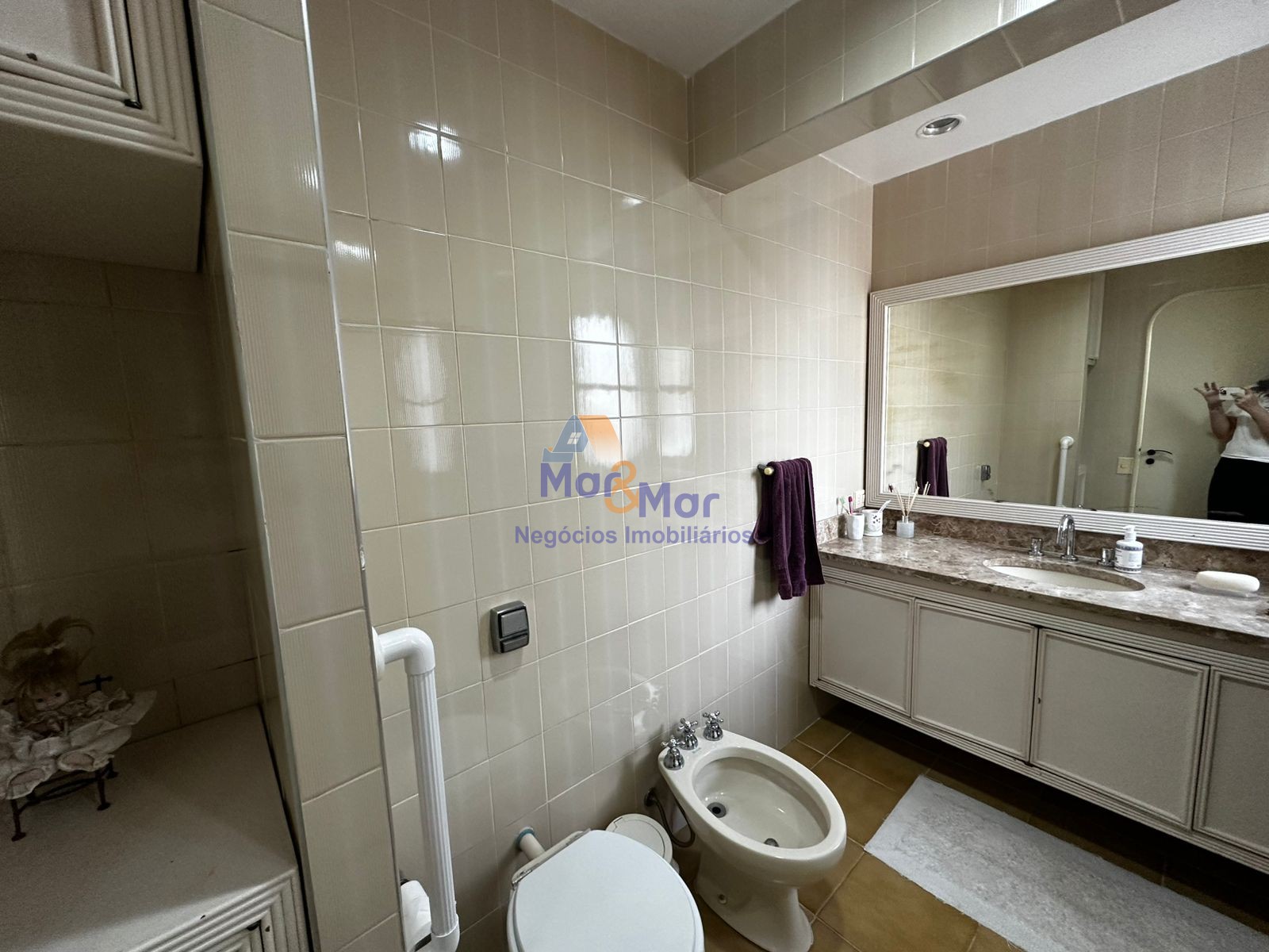 Apartamento na Praia das Pitangueiras, Guarujá - SP