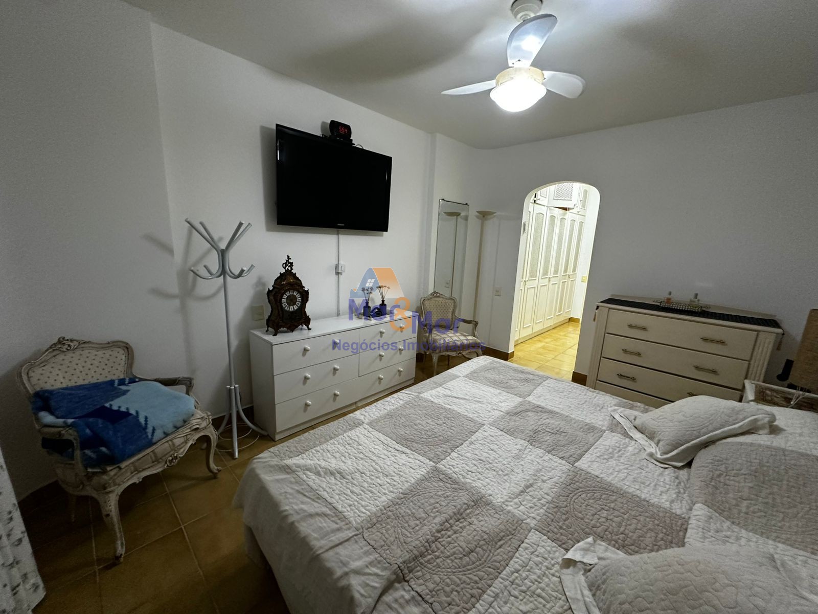 Apartamento na Praia das Pitangueiras, Guarujá - SP