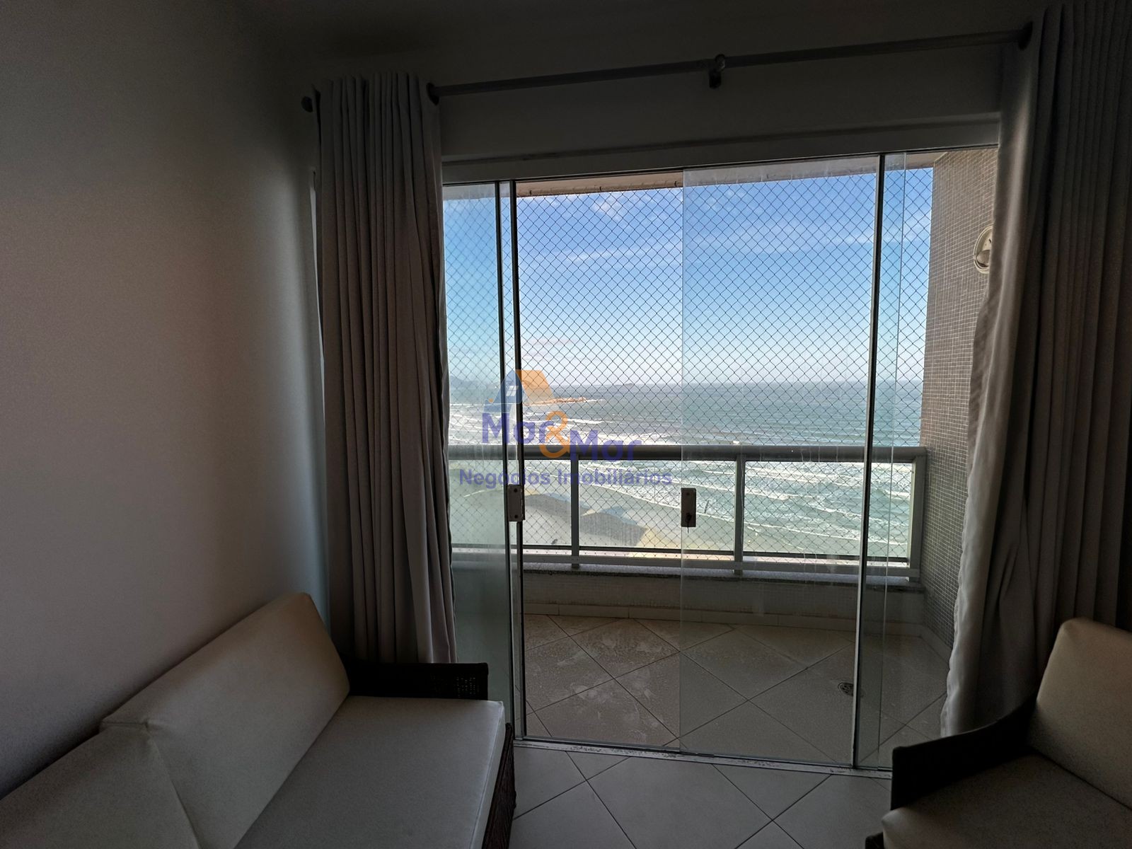 Apartamento Frente ao Mar nas Pitangueiras, Guarujá - SP