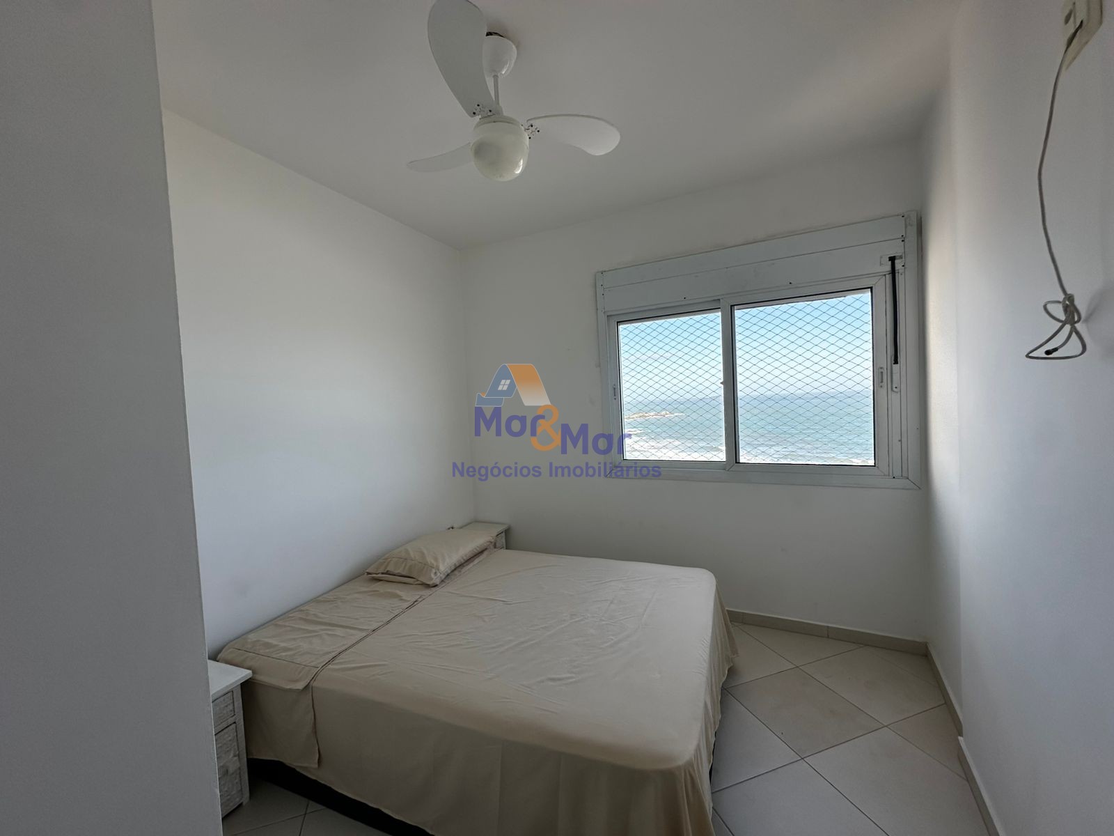 Apartamento Frente ao Mar nas Pitangueiras, Guarujá - SP