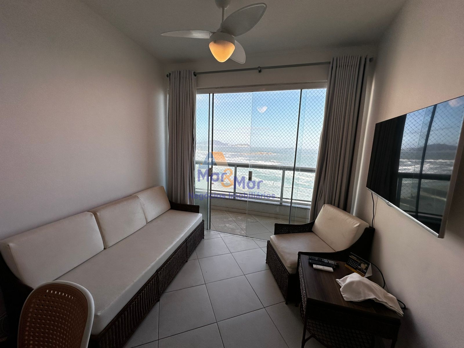 Apartamento Frente ao Mar nas Pitangueiras, Guarujá - SP