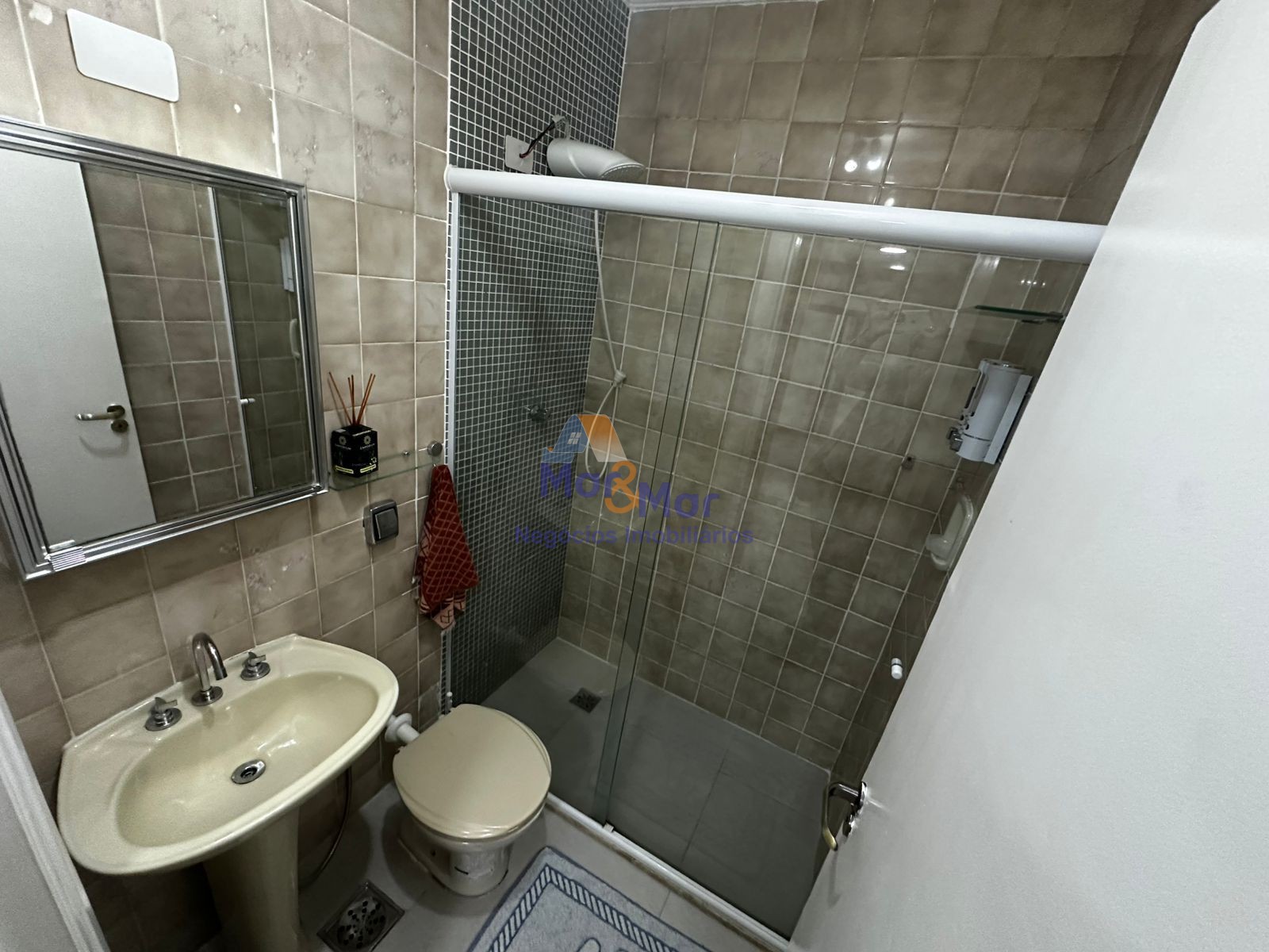 Apartamento na Praia das Pitangueiras, Guarujá - SP