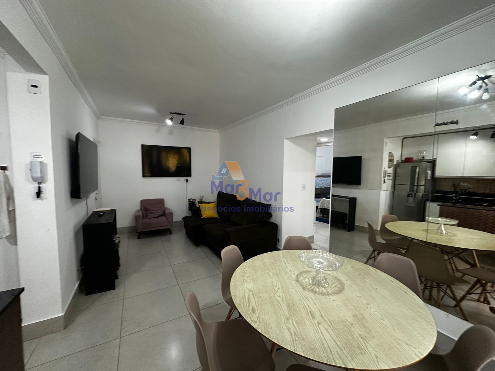 Apartamento na Praia das Pitangueiras, Guarujá - SP