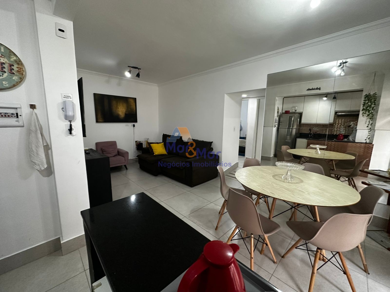 Apartamento na Praia das Pitangueiras, Guarujá - SP