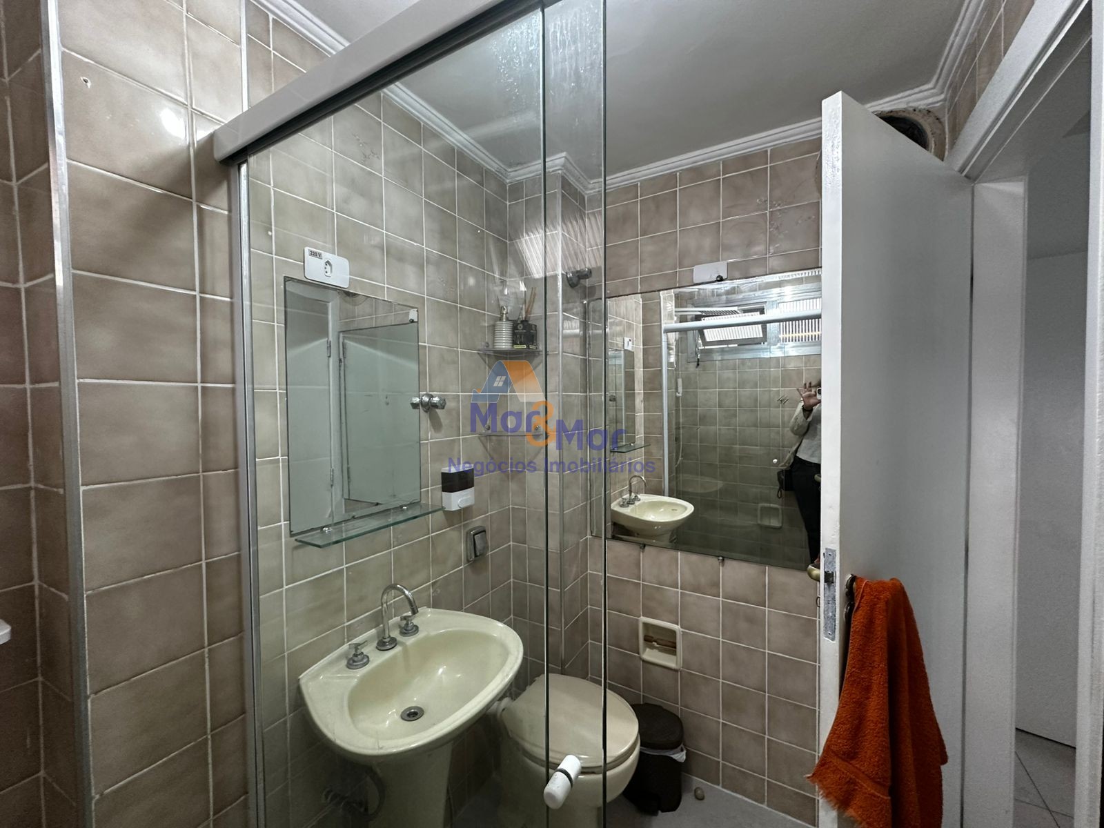 Apartamento na Praia das Pitangueiras, Guarujá - SP
