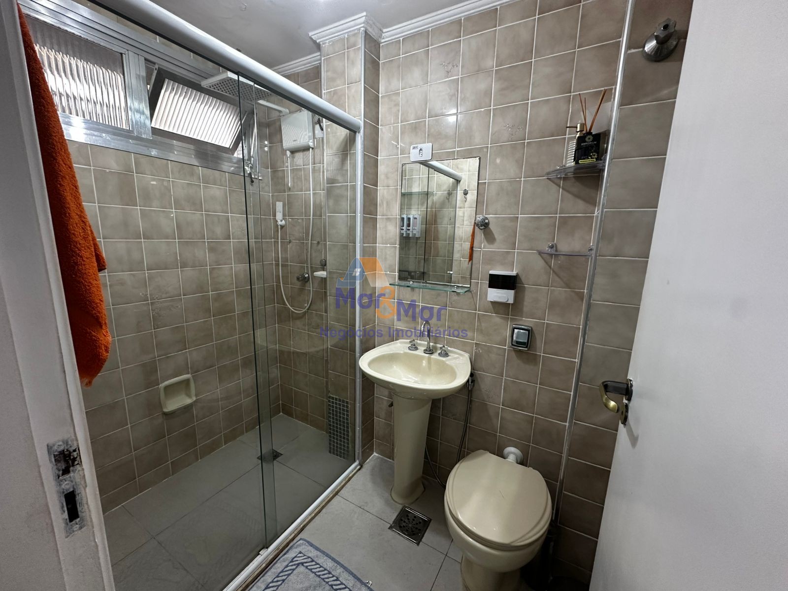 Apartamento na Praia das Pitangueiras, Guarujá - SP