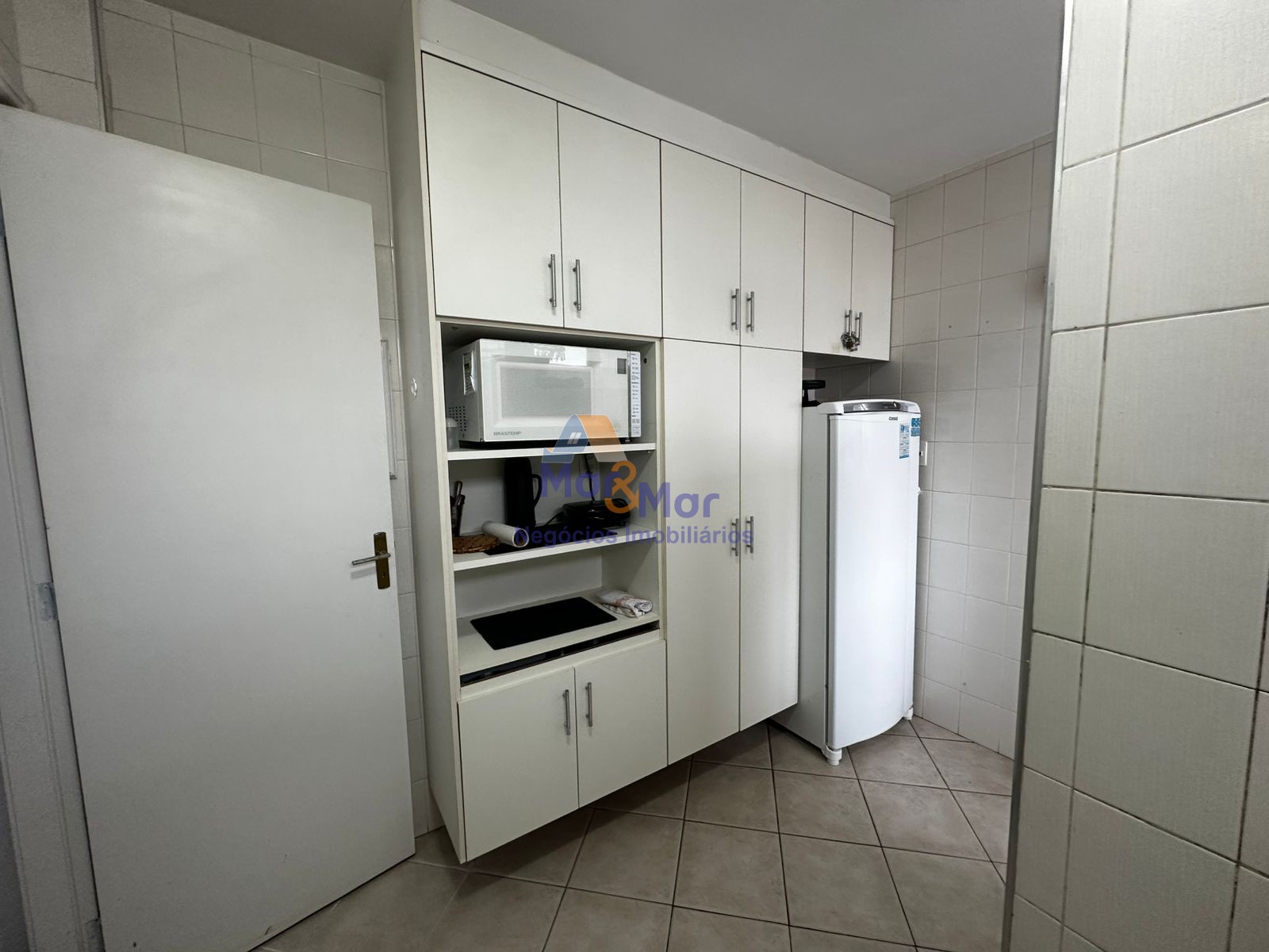 Apartamento na Praia das Pitangueiras, Guarujá - SP