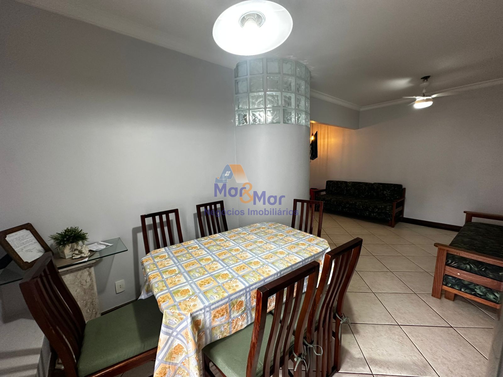 Apartamento na Praia das Pitangueiras, Guarujá - SP