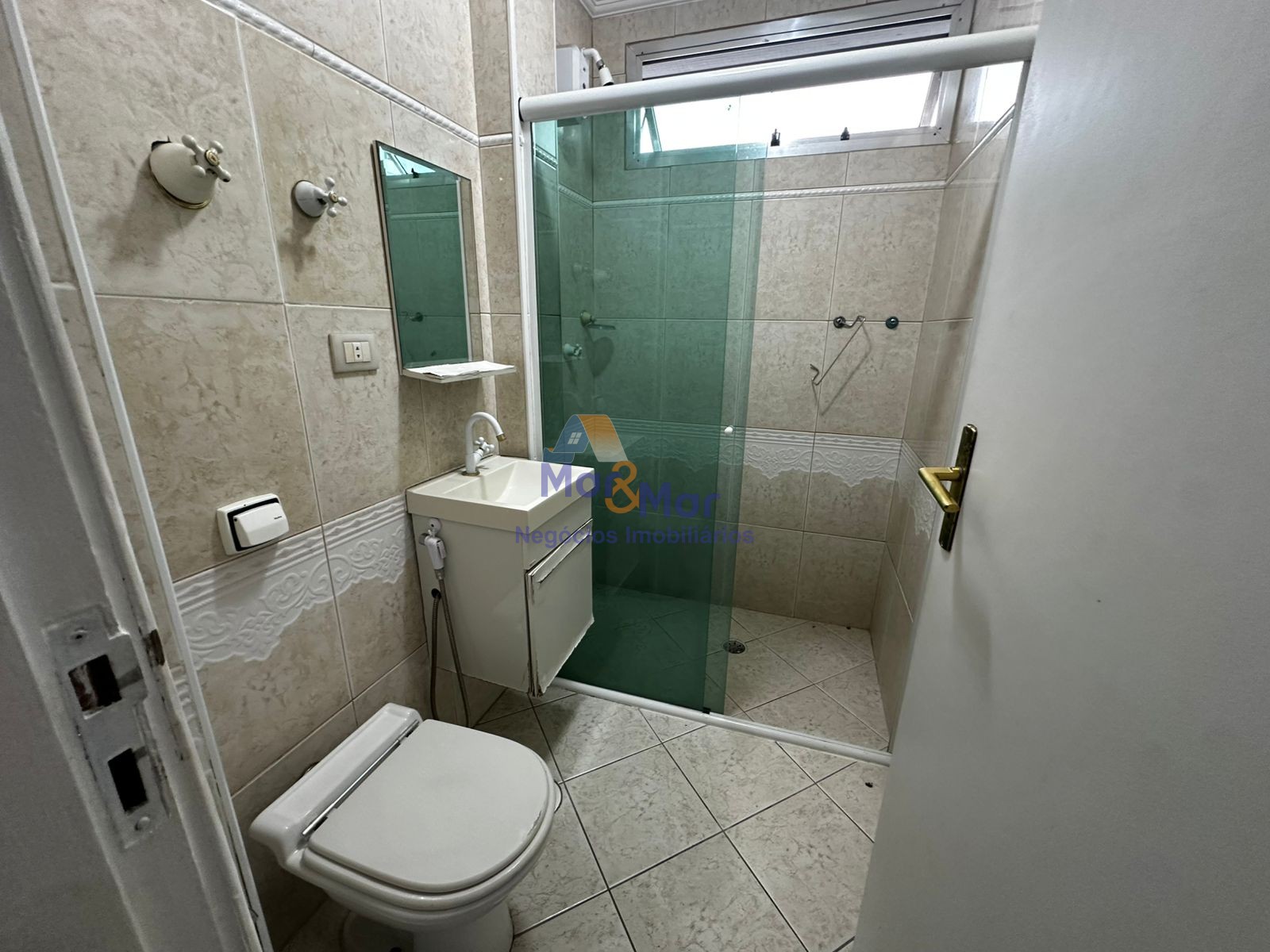 Apartamento na Praia das Pitangueiras, Guarujá - SP