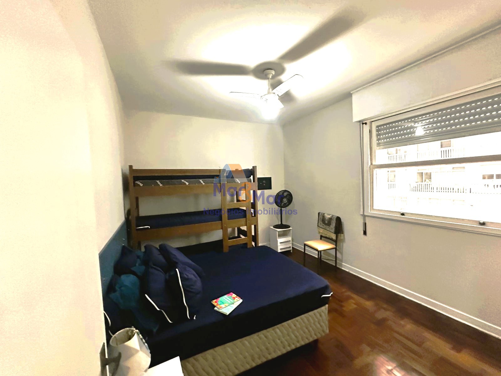 Apartamento na Praia das Pitangueiras, Guarujá - SP