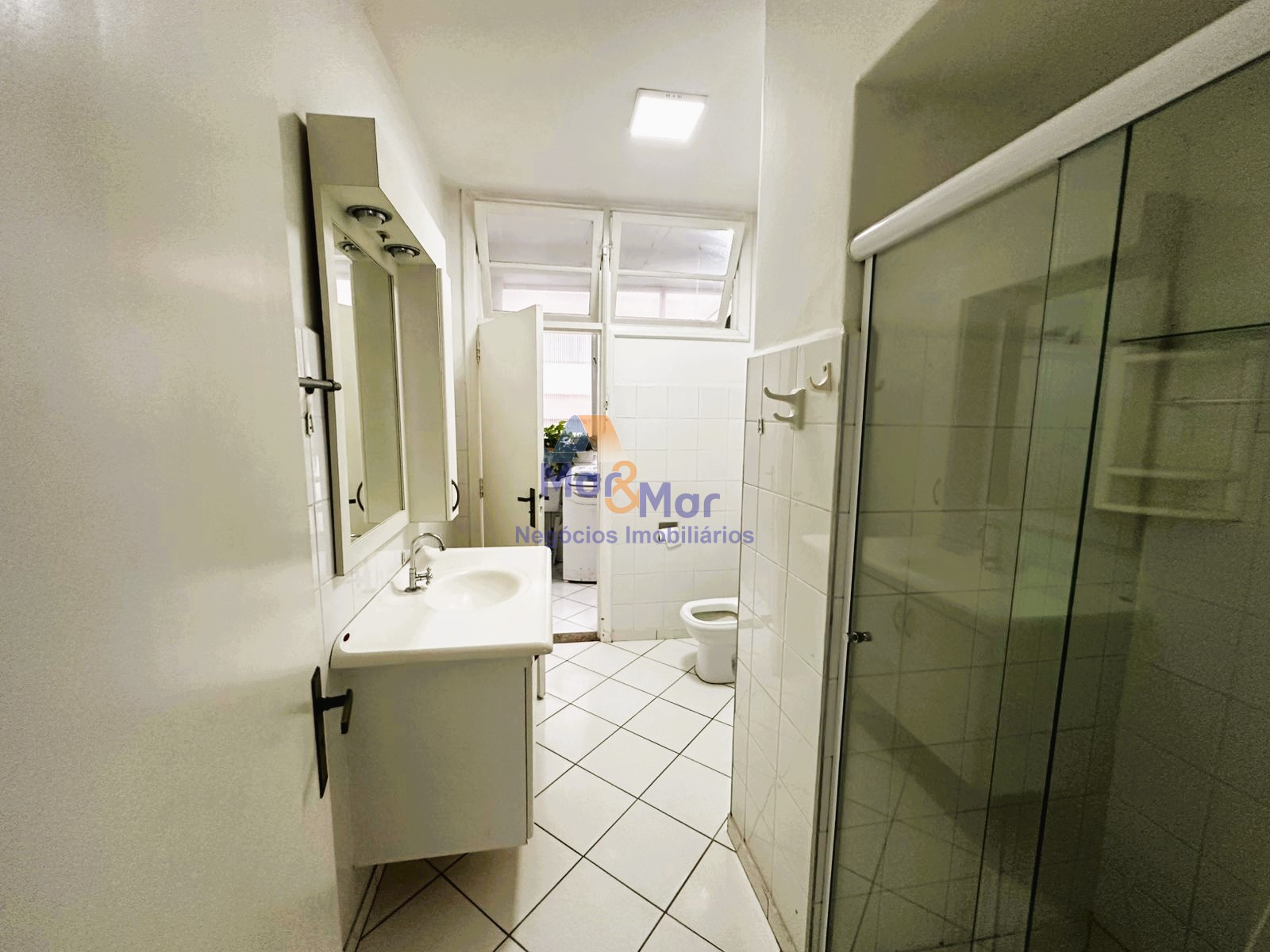 Apartamento na Praia das Pitangueiras, Guarujá - SP