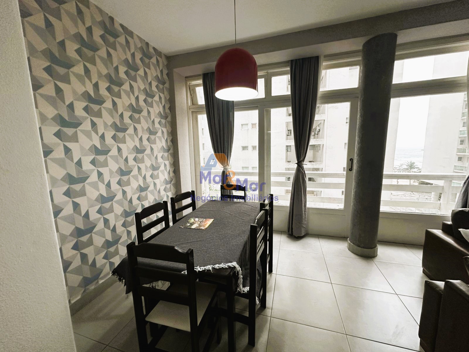 Apartamento na Praia das Pitangueiras, Guarujá - SP