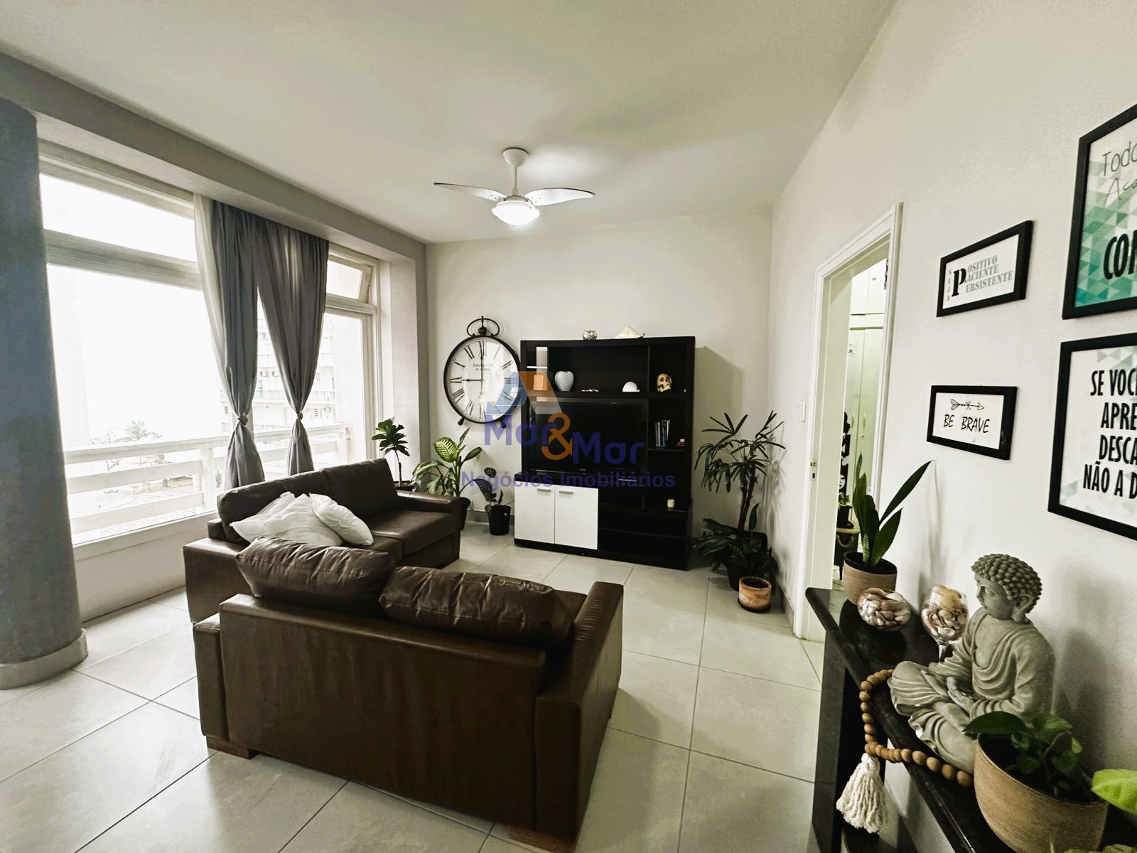 Apartamento na Praia das Pitangueiras, Guarujá - SP