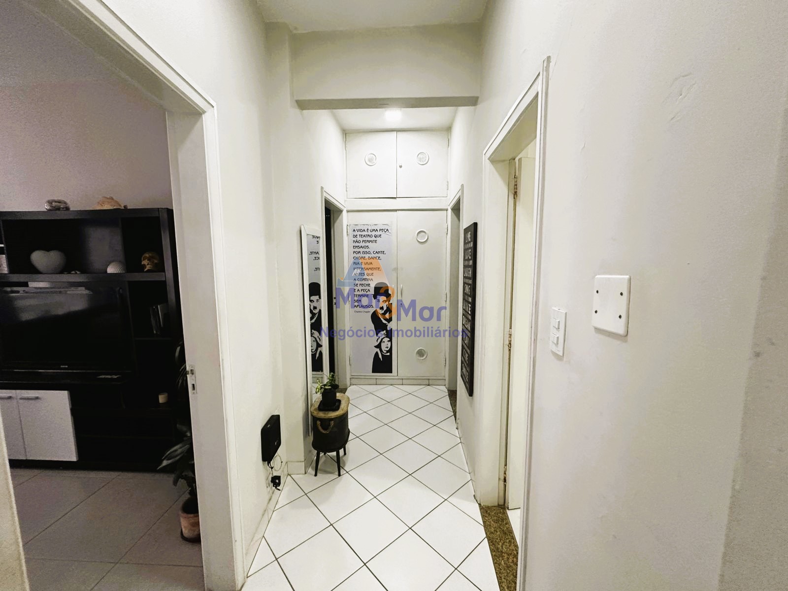 Apartamento na Praia das Pitangueiras, Guarujá - SP