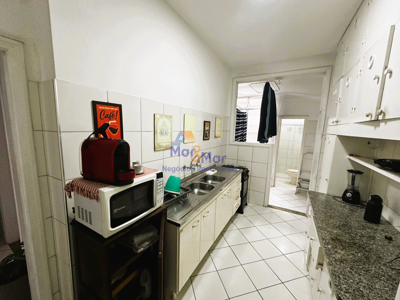 Apartamento na Praia das Pitangueiras, Guarujá - SP